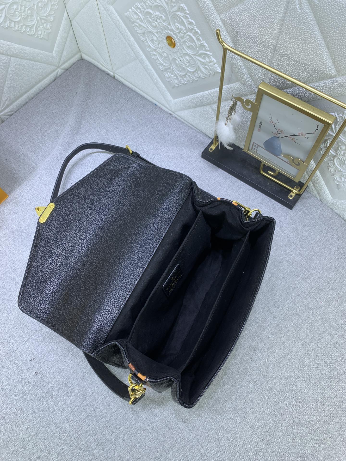Louis Vuitton Pochette Metis Black 25Cm