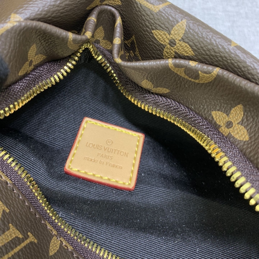 Louis Vuitton Bumbag Monogram Canvas Brown 37cm M43644