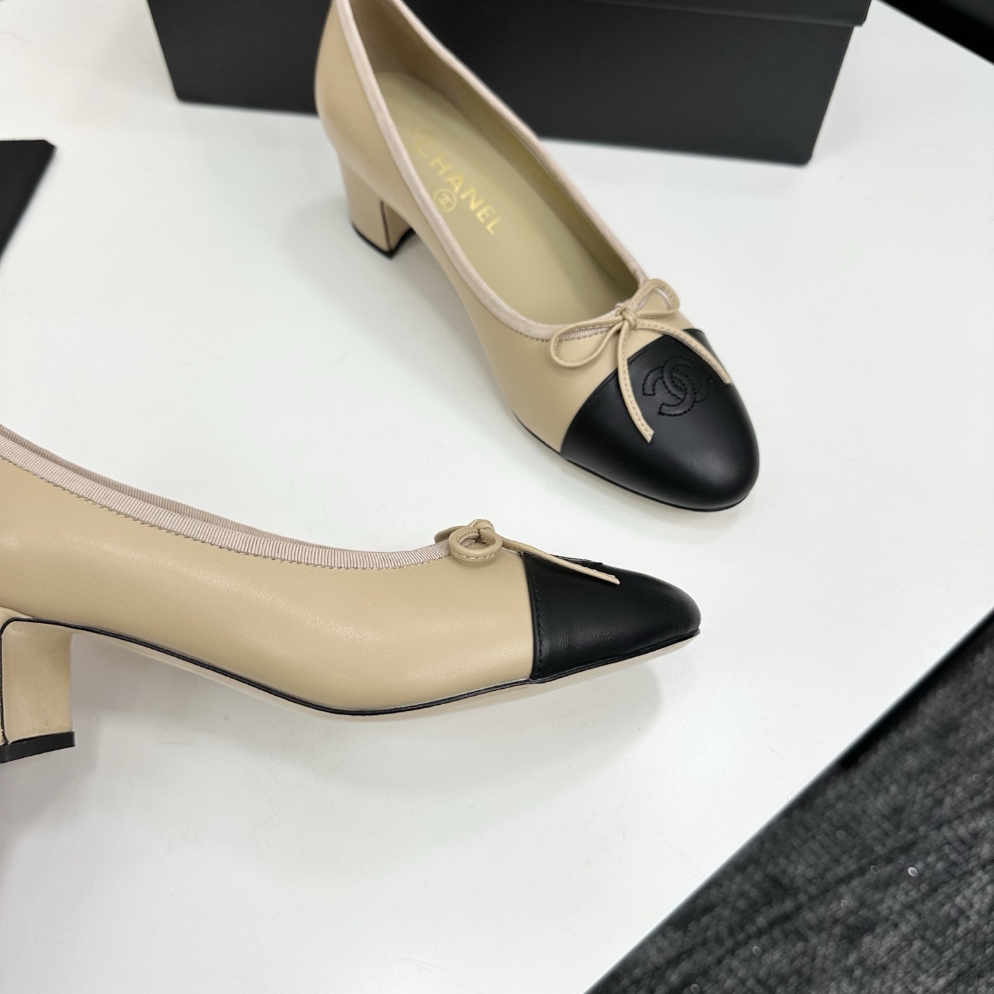 Chanel CC Cap Toe Mid Heel Pumps Beige/Black – Heel 4.5cm
