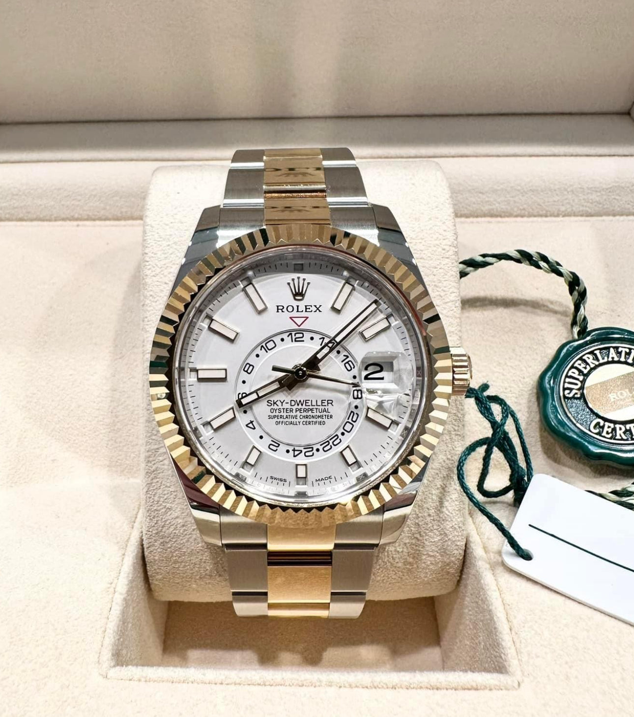Rolex Sky-Dweller 42 mm Intense white Dial 336933