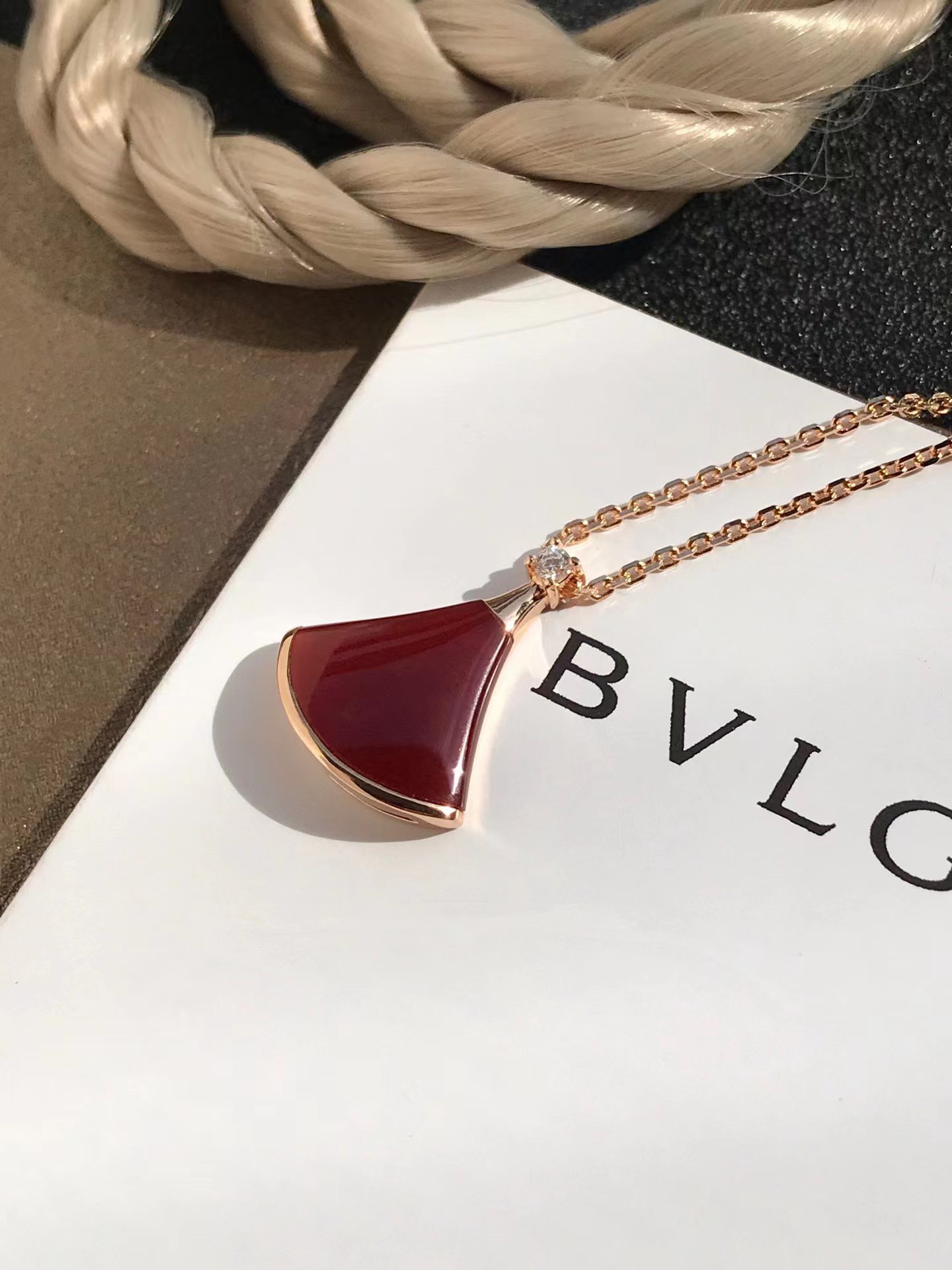Bvlgari DIVAS DREAM Collection Mother-of-Pearl Fan Necklace