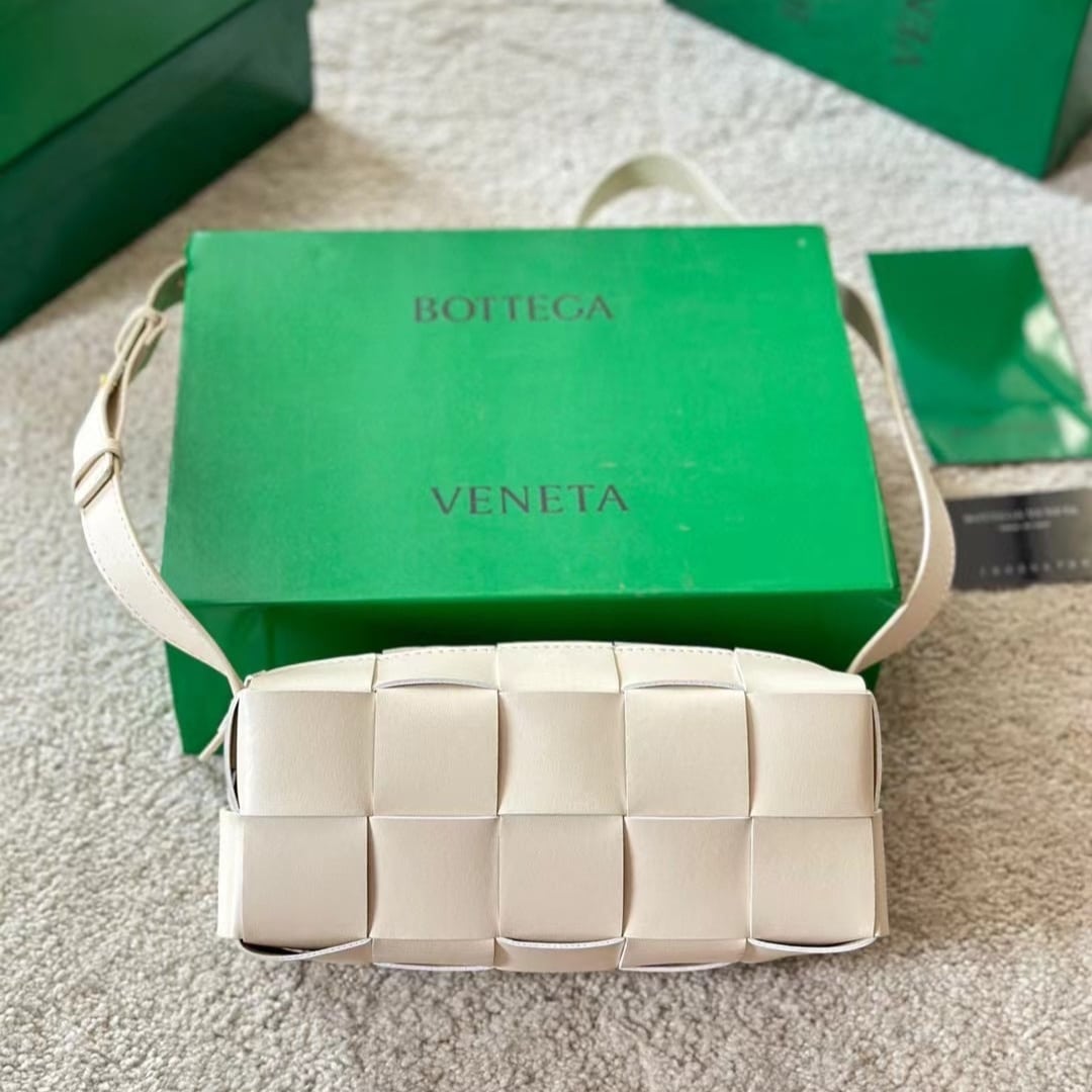 Bottega Veneta Brick Leather Bag White 28Cm