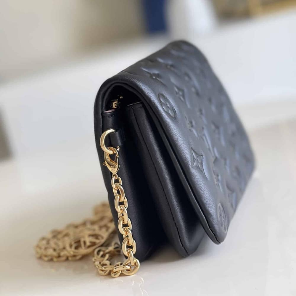 Louis Vuitton Pochette Coussin Black 20Cm M82116