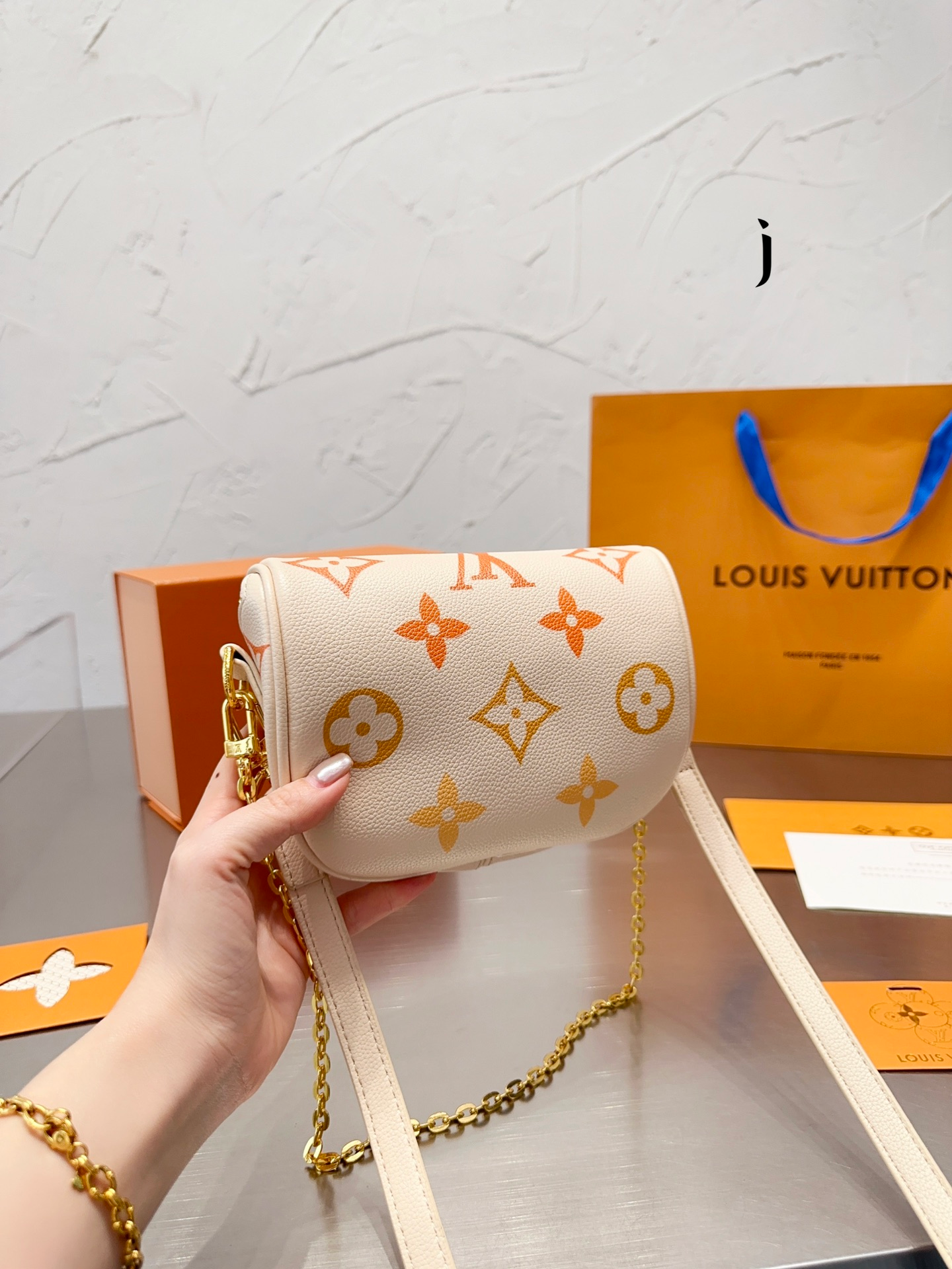 Louis Vuitton Mini Bumbag Neutral 18Cm M82208