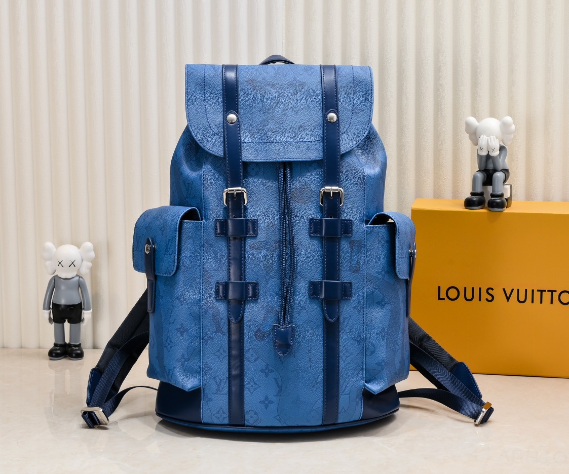 Louis Vuitton Christopher Mm Blue 44Cm M22636