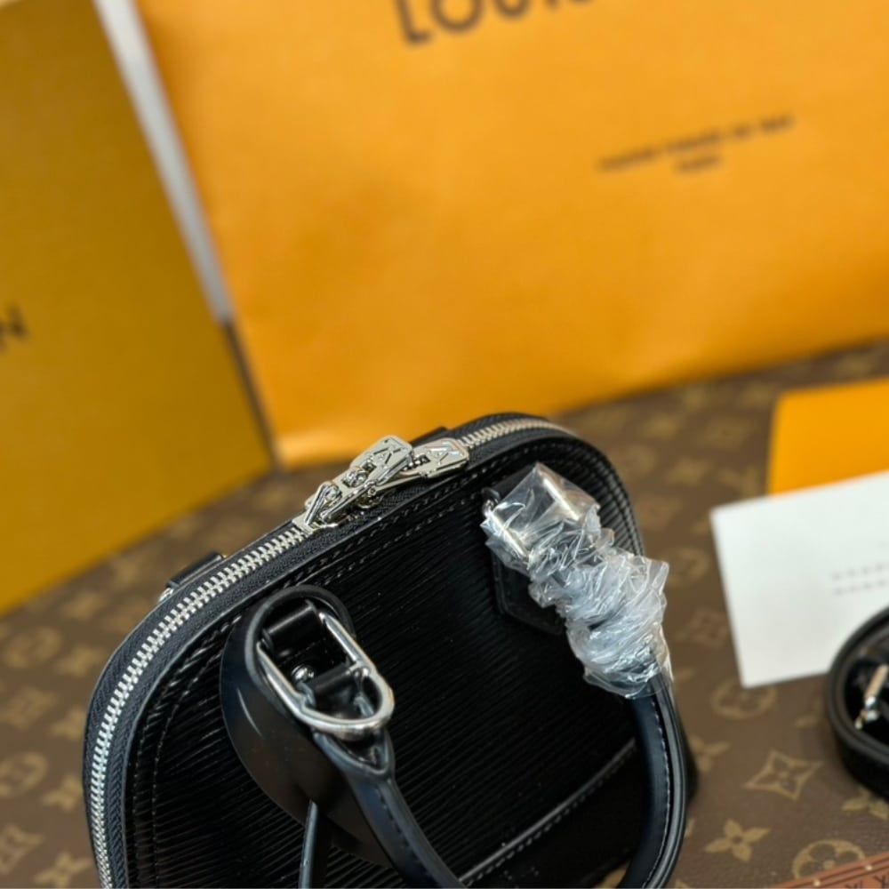 Louis Vuitton Nano Alma Bag Black 18Cm M81945