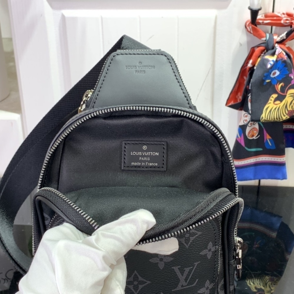 Louis Vuitton Avenue Slingbag PM Monogram Eclipse Black 33cm M47137
