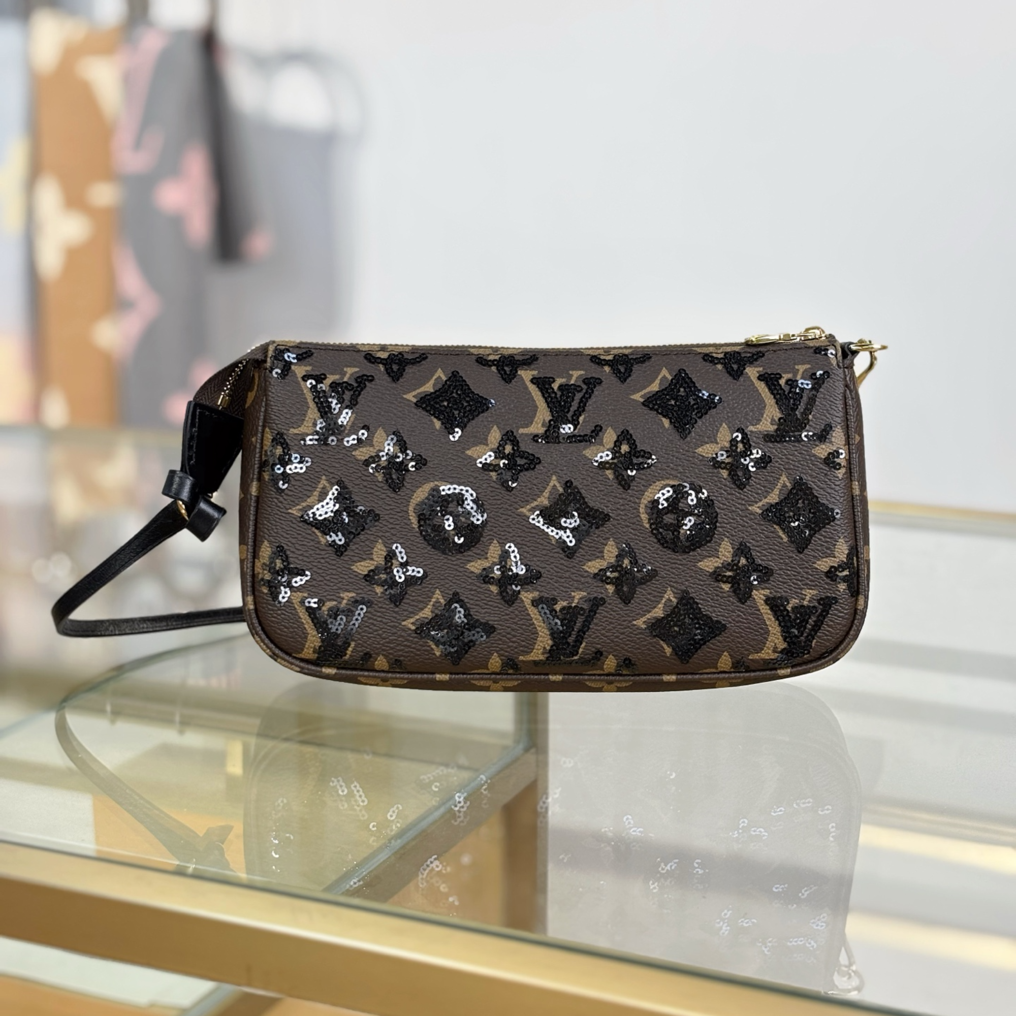 Louis Vuitton Pochette Accessoires Bag 24cm/9.5in M26473