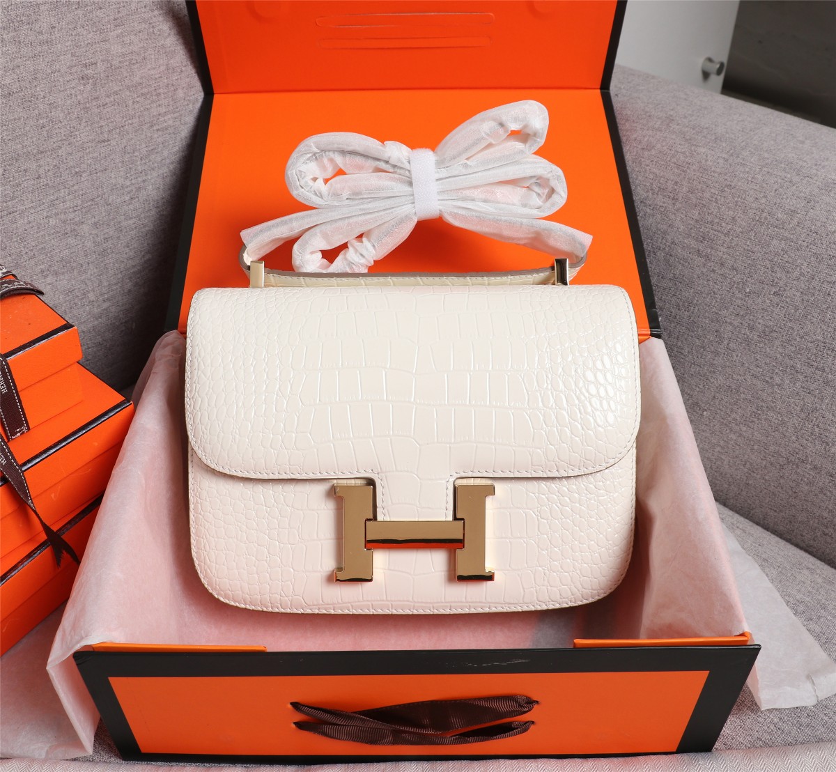 Hermès Mini Constance 19 Shiny Alligator Gold Hardware White 19cm / 7.5in