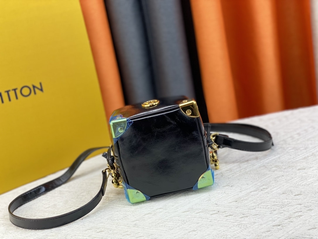 Louis Vuitton Néo Purse Lv Charms Black 15Cm M82886