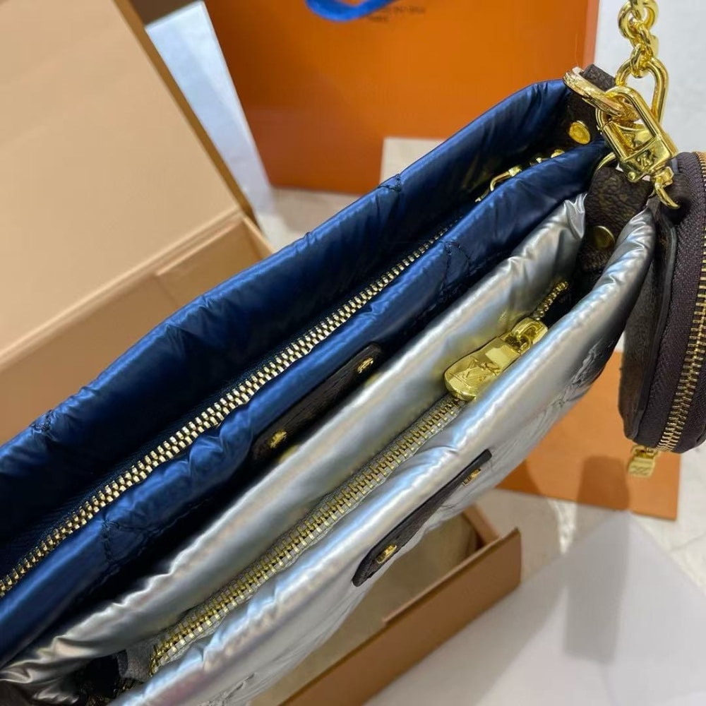 Louis Vuitton Maxi Multi Pochette Accessoires Navy And Silver 23Cm M21057