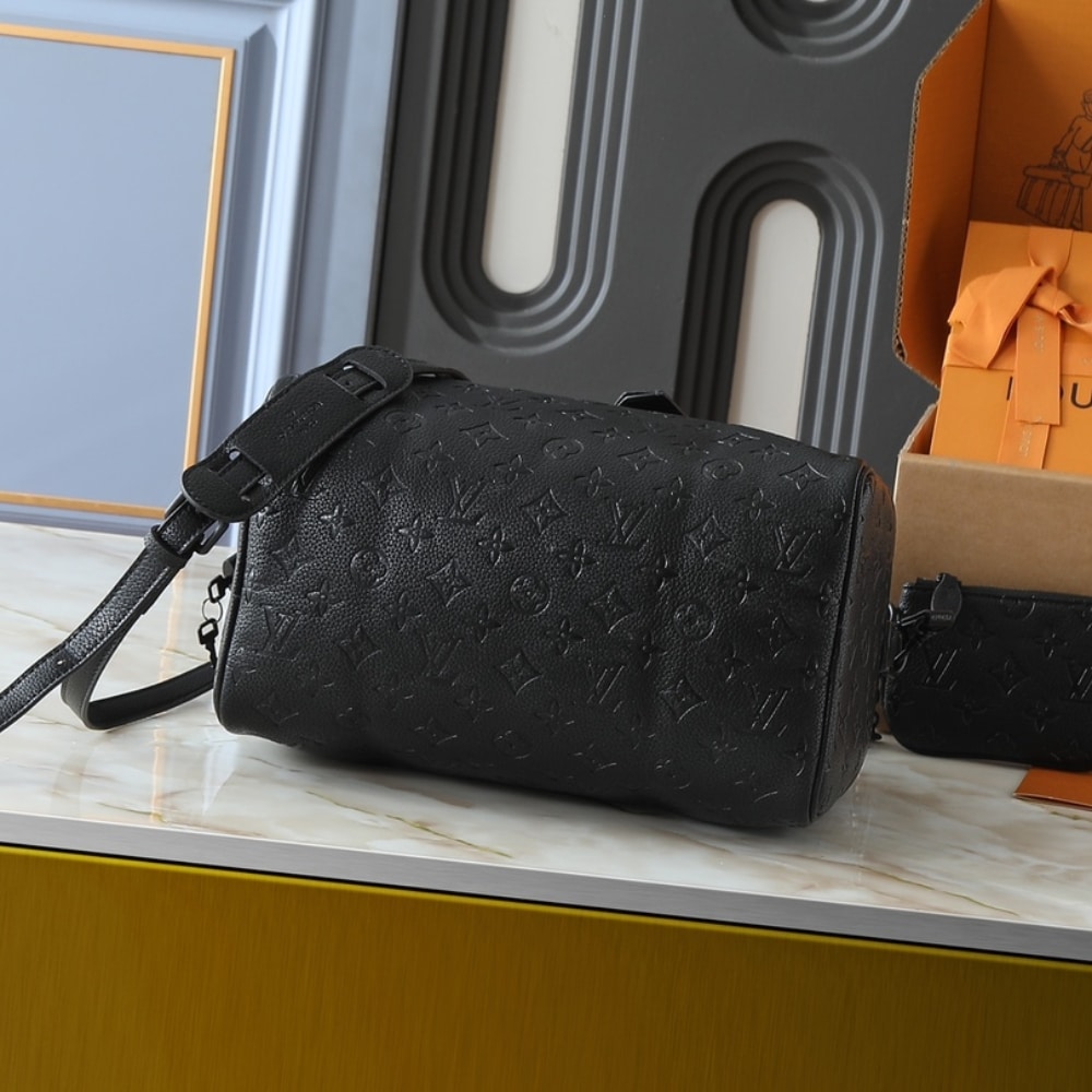 Louis Vuitton Speedy P9 Bandoulière Ultra Black 26cm