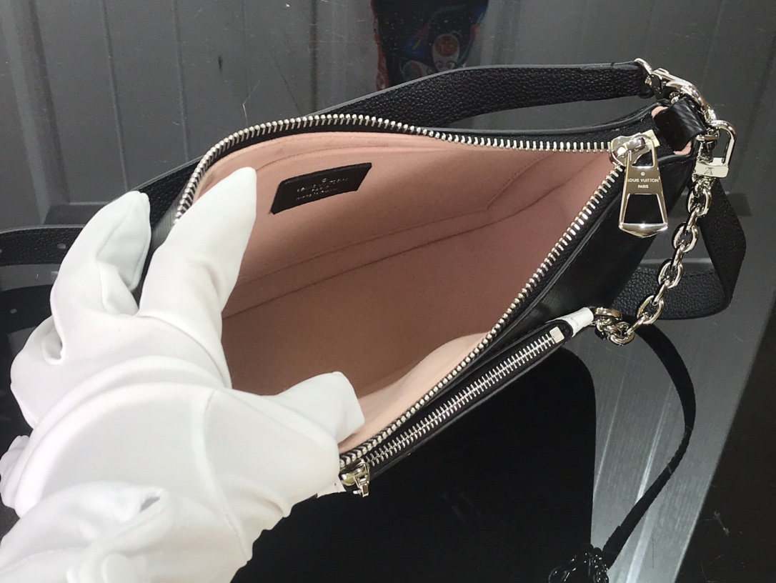 Louis Vuitton Marelle 25Cm Black M80689