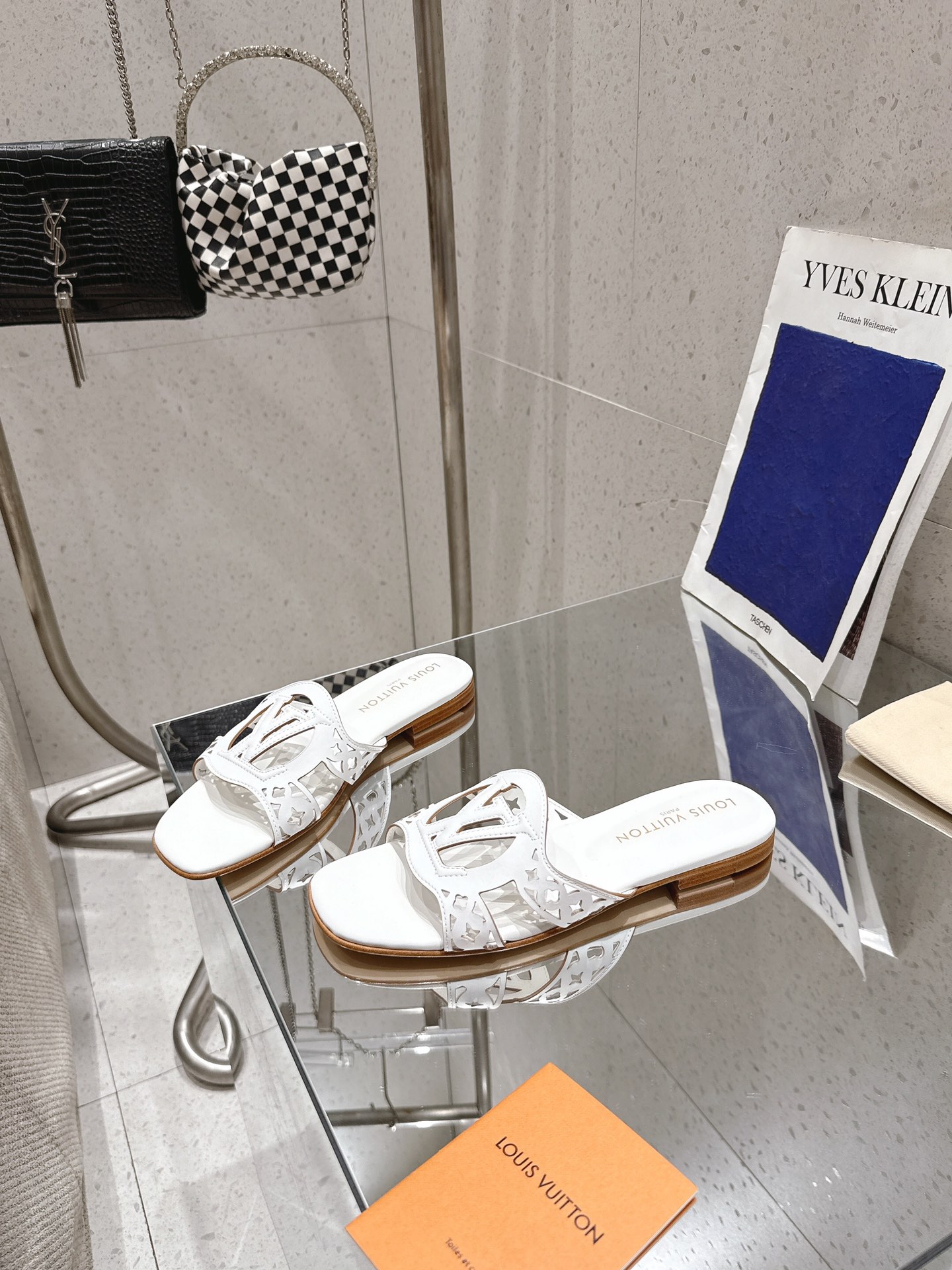Louis Vuitton LV Isola Flat Mule White 1AGYPA