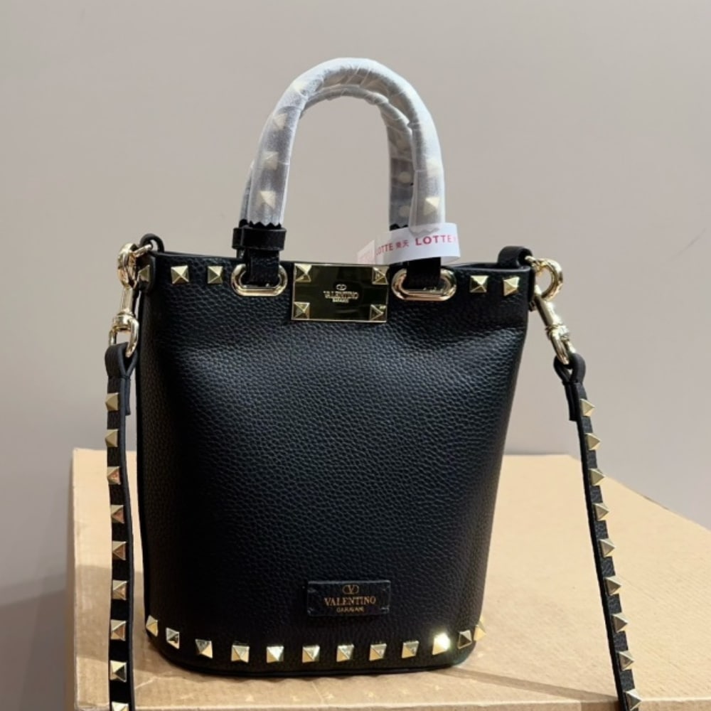 Valentino Rockstud Crossbody Pouch In Grainy Calfskin Black 16Cm 5W2P0W31Vsh 0No