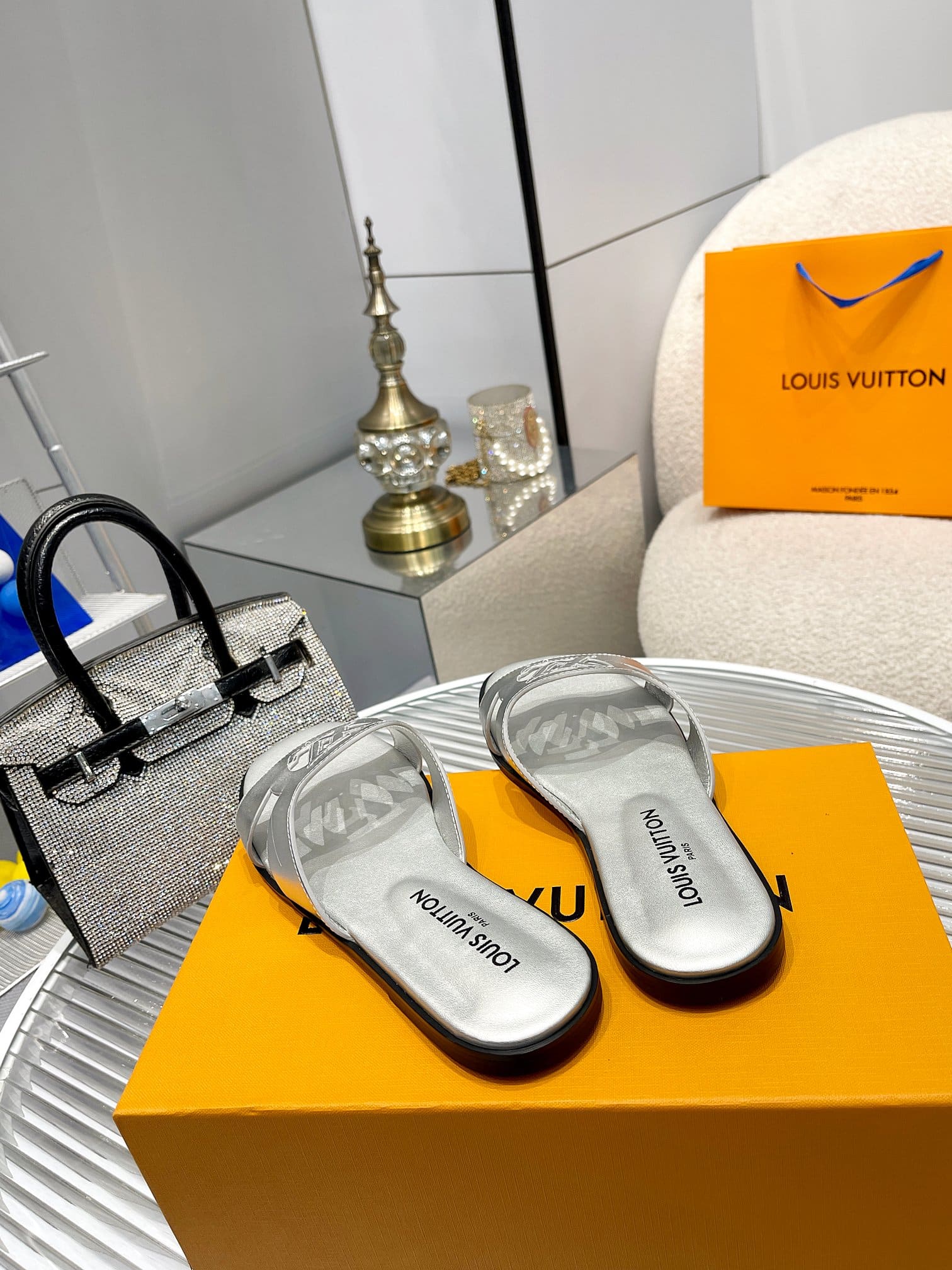 Louis Vuitton Lv Isola Flat Mule Silver 1Abqkh