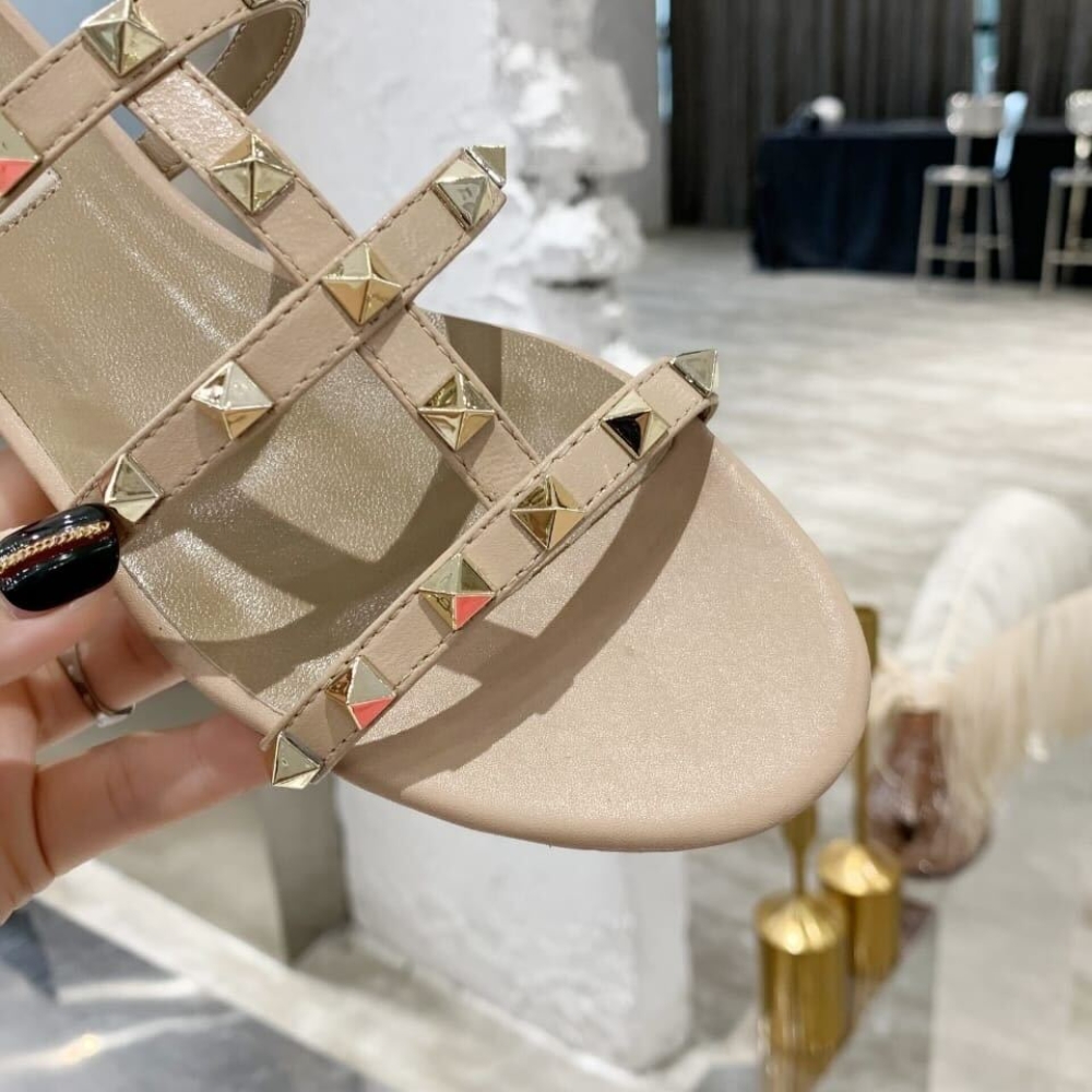Valentino Garavani Rockstud Flat Slide Sandal Beige 5W2S0C49Vod P45
