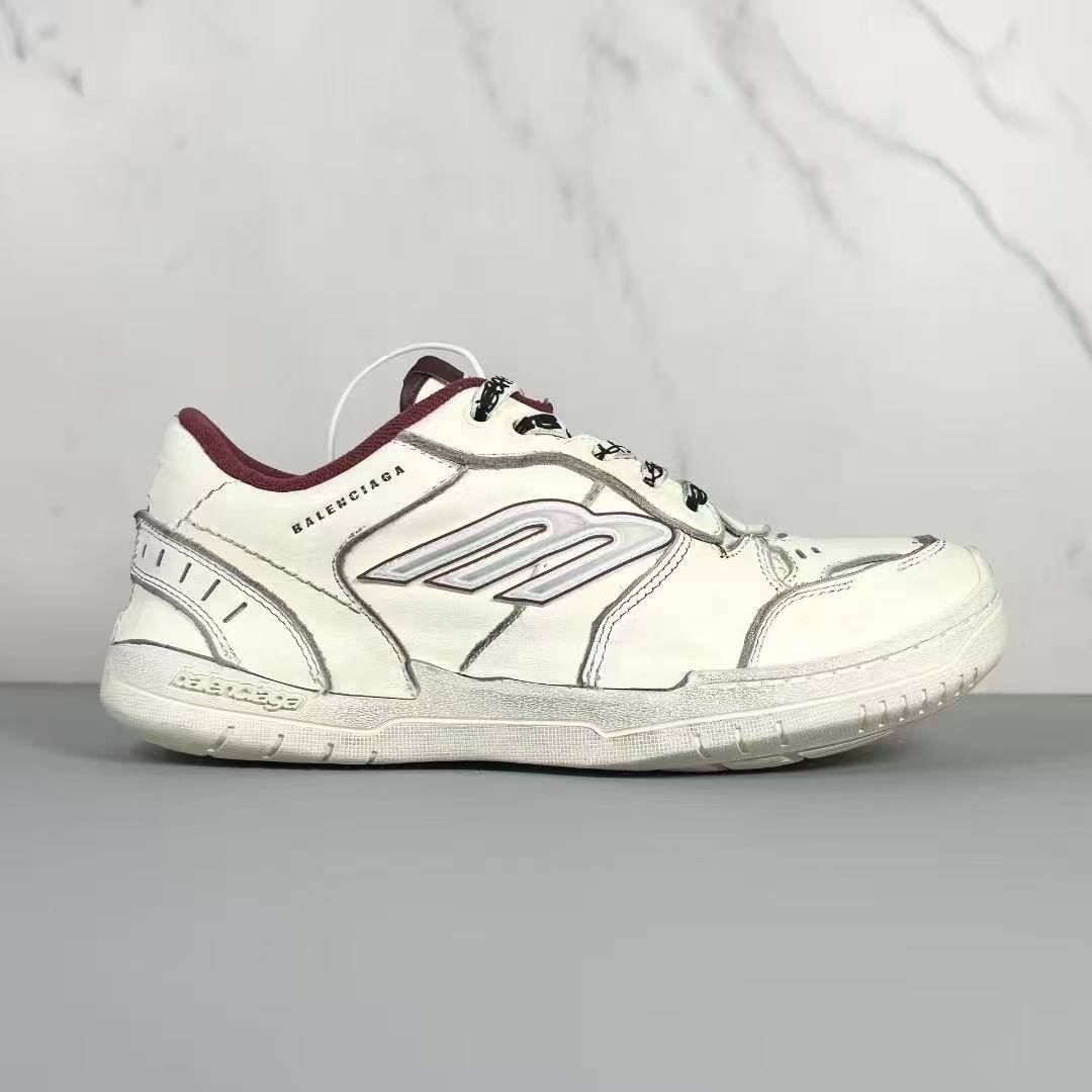 BALENCIAGA  Hamptons Worn-out Sneaker
