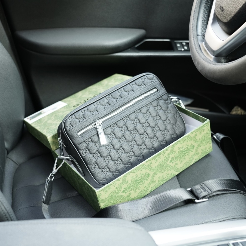 Gucci Gg Emblem Small Crossbody Bag Black 27Cm 850242 Aafom 1053