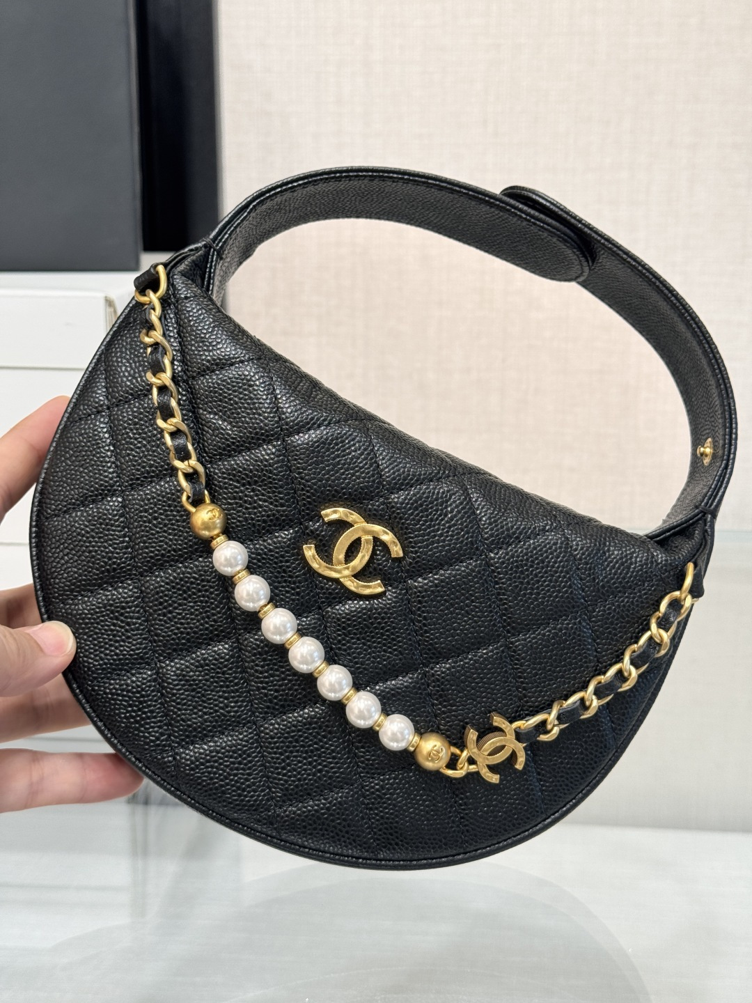 24C Pearl Chain Hobo Bag（Black）