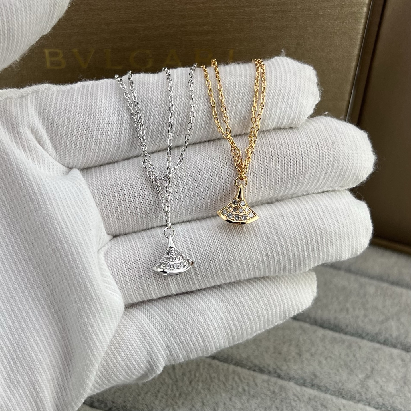 Single-fan full-diamond bracelet