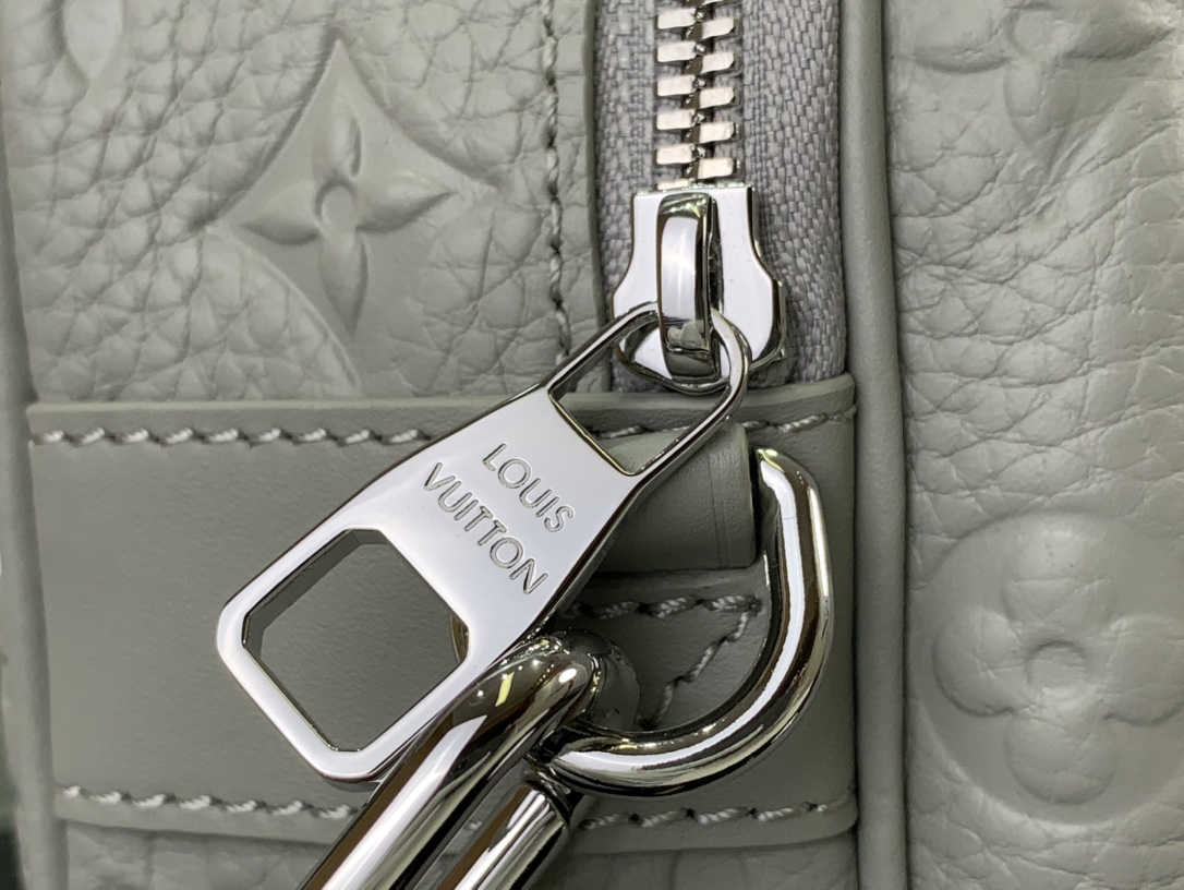 Louis Vuitton S Lock Messenger White 28Cm M23152