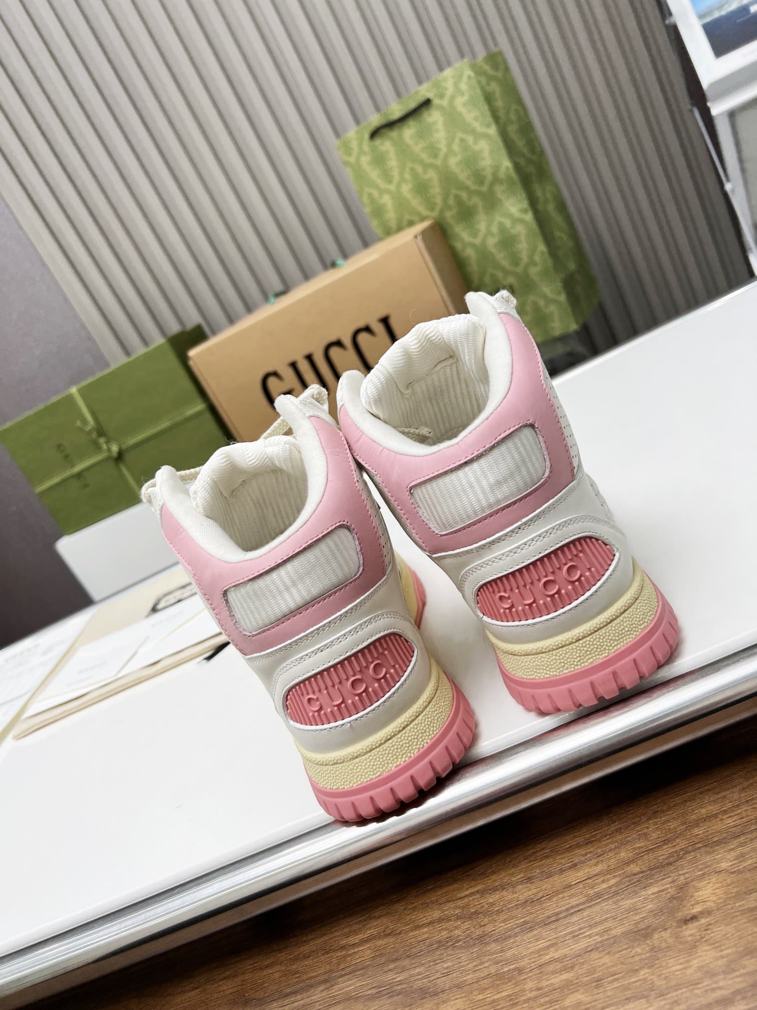 Gucci Women’S High Top Distressed Effect Sneaker Pink