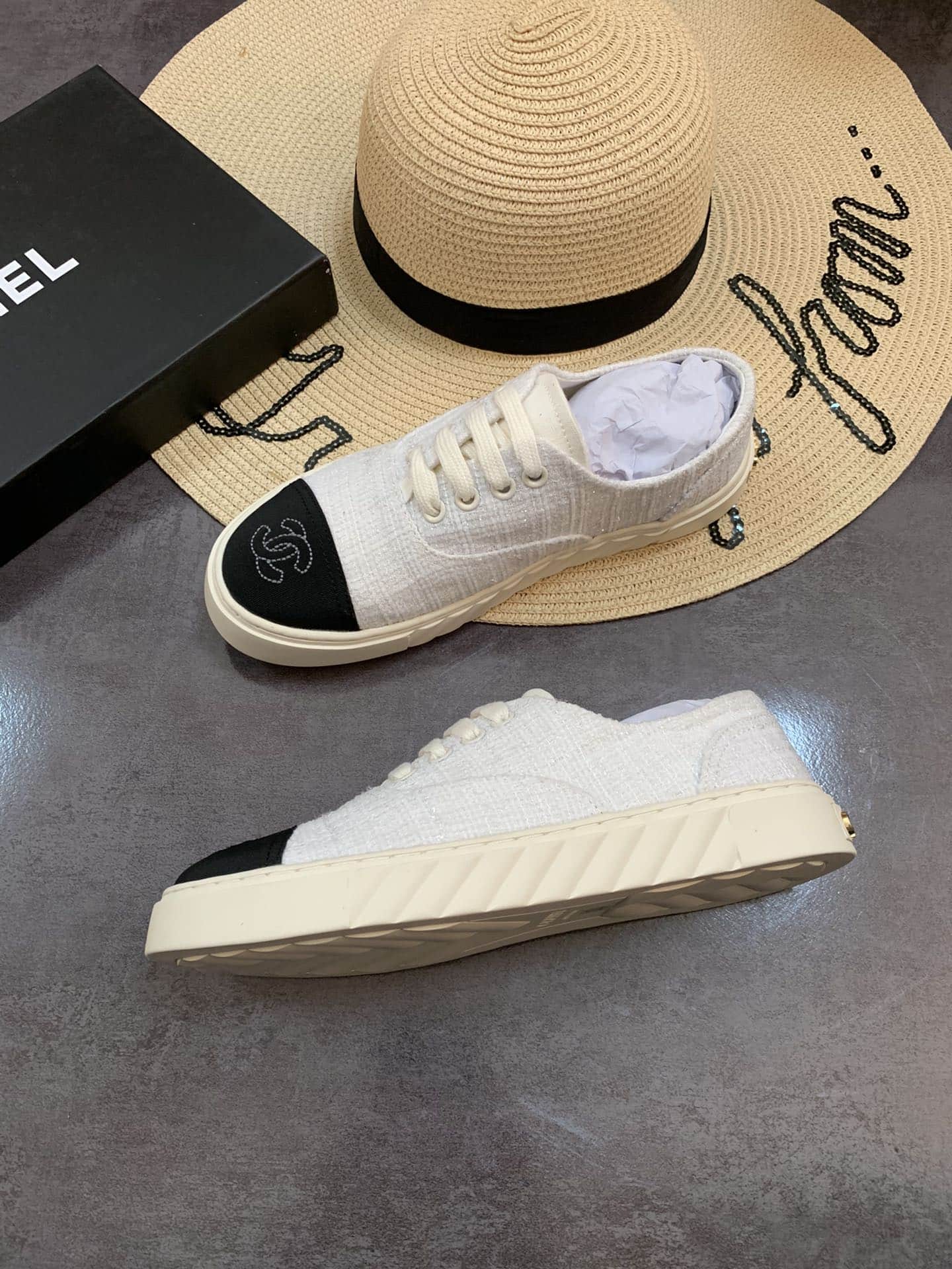 Chanel Cc Sneakers Canvas Mix In White