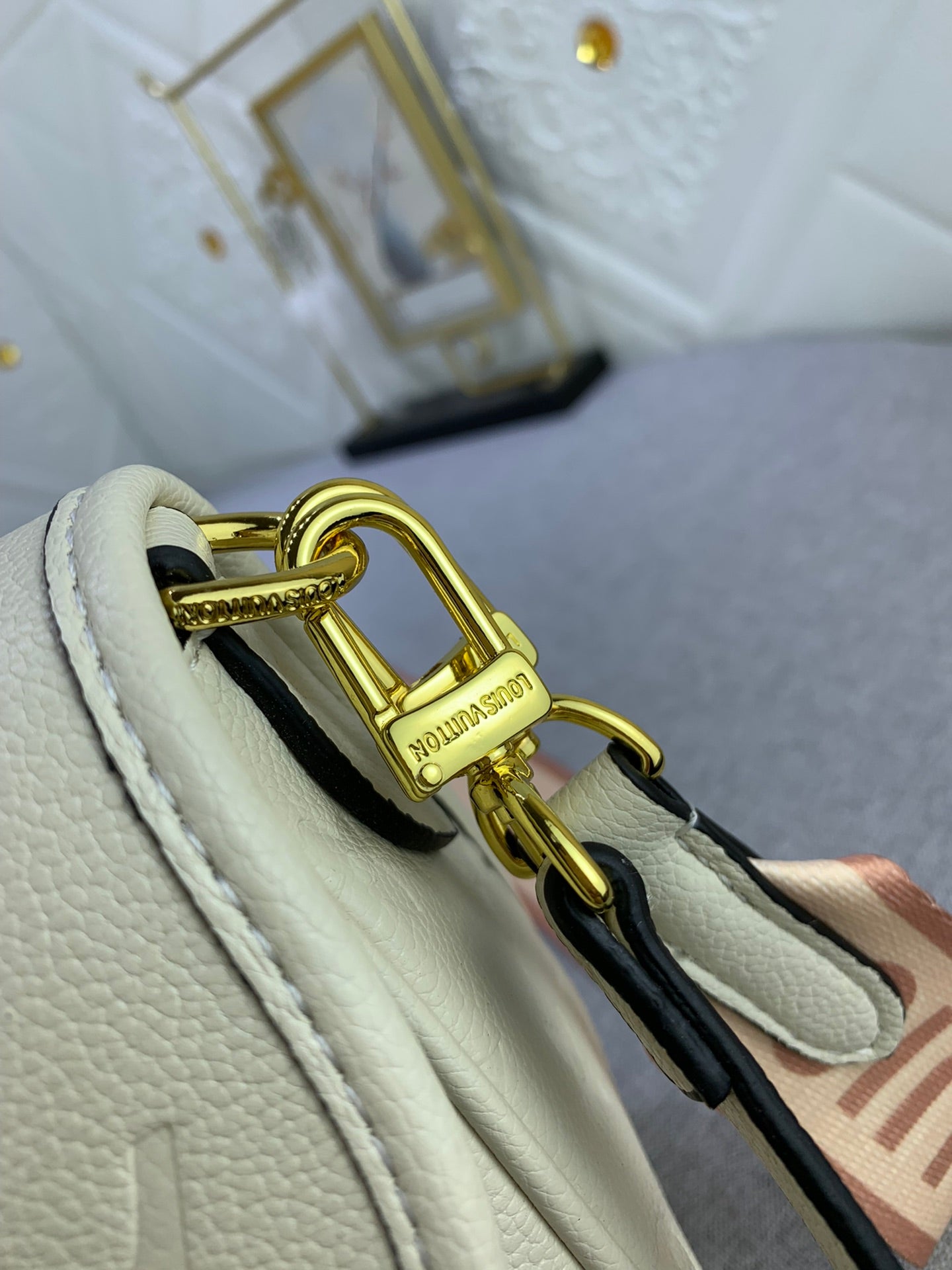 Louis Vuitton Diane Monogram In Cream 23Cm M46386