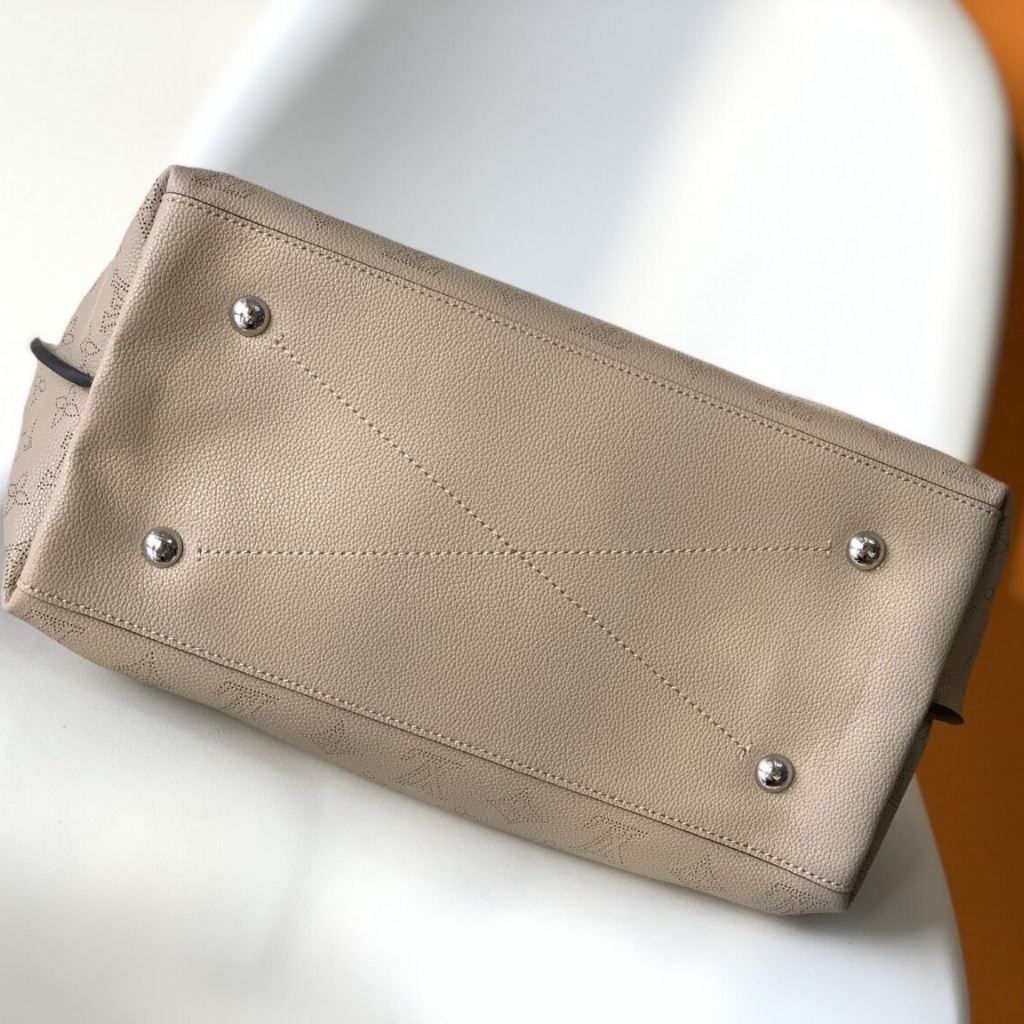 Louis Vuitton Carmel Mahina Leather Galet Grey 40cm M21775