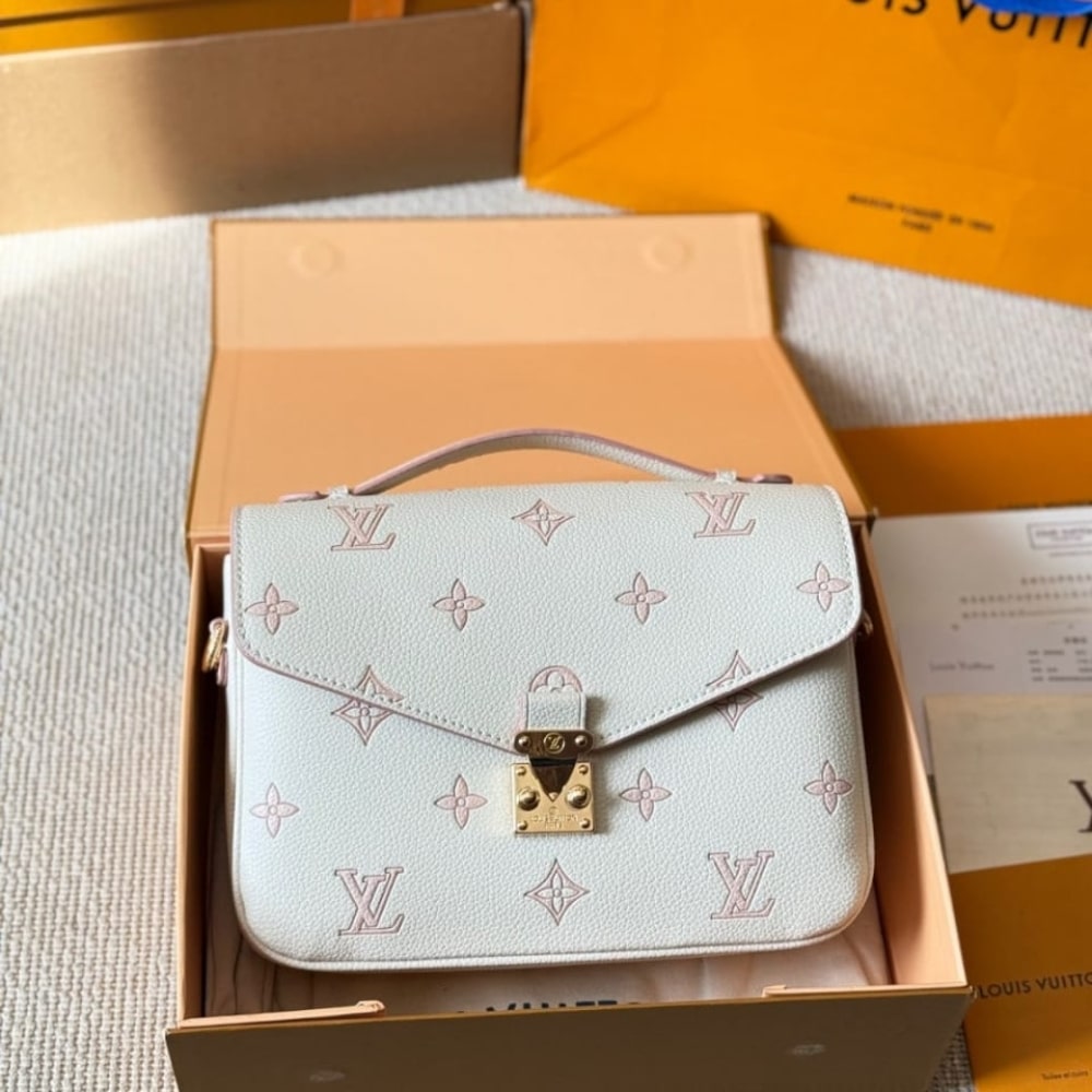 Louis Vuitton Pochette Métis Eden 25Cm M14977