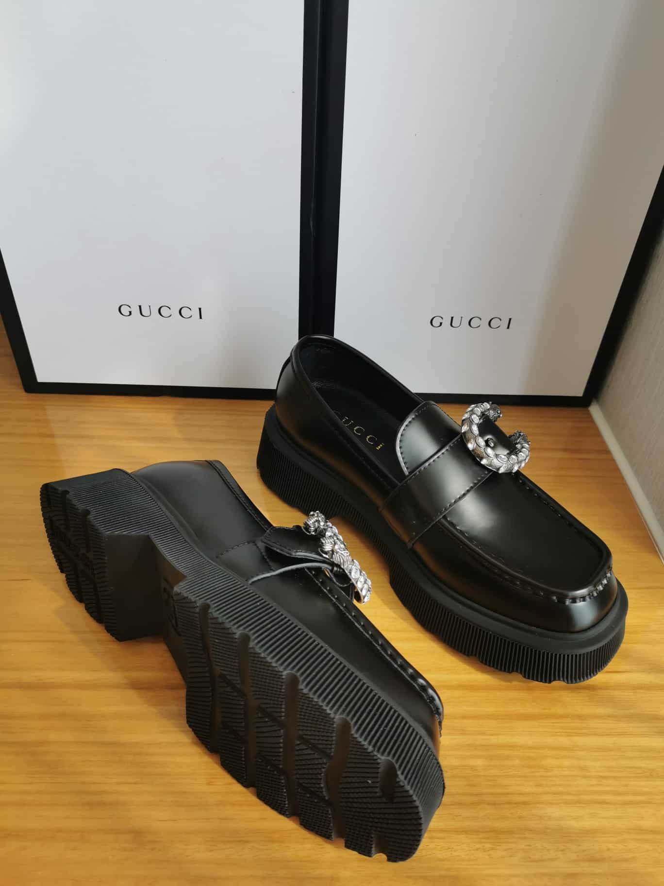 Gucci Women?S Leather Loafers With G Black