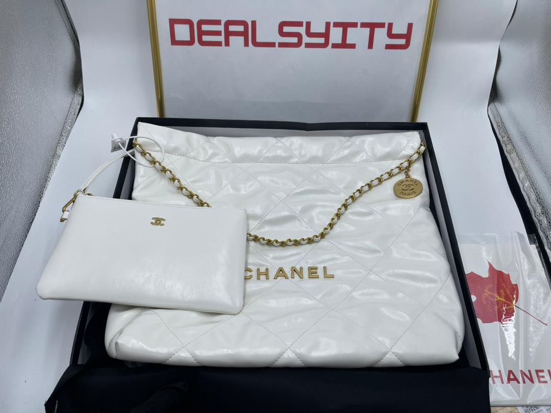 Chanel 22 Handbag White 42Cm As3261