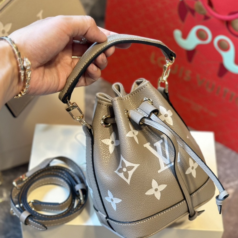 Louis Vuitton N Ono  Mm Cream 25Cm M45555