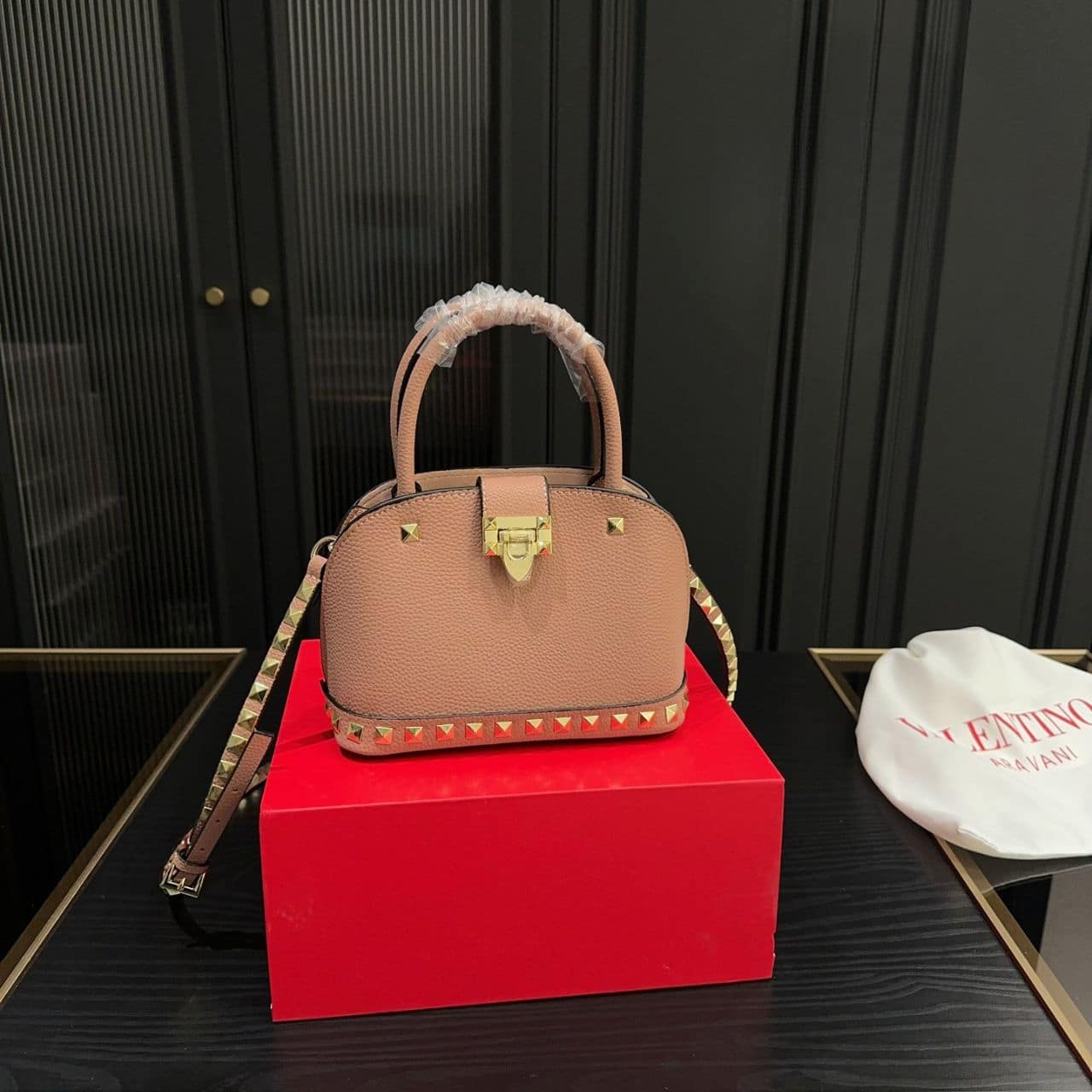 Valentino Garavani Rockstud Handbag In Grainy Light Pink 21Cm