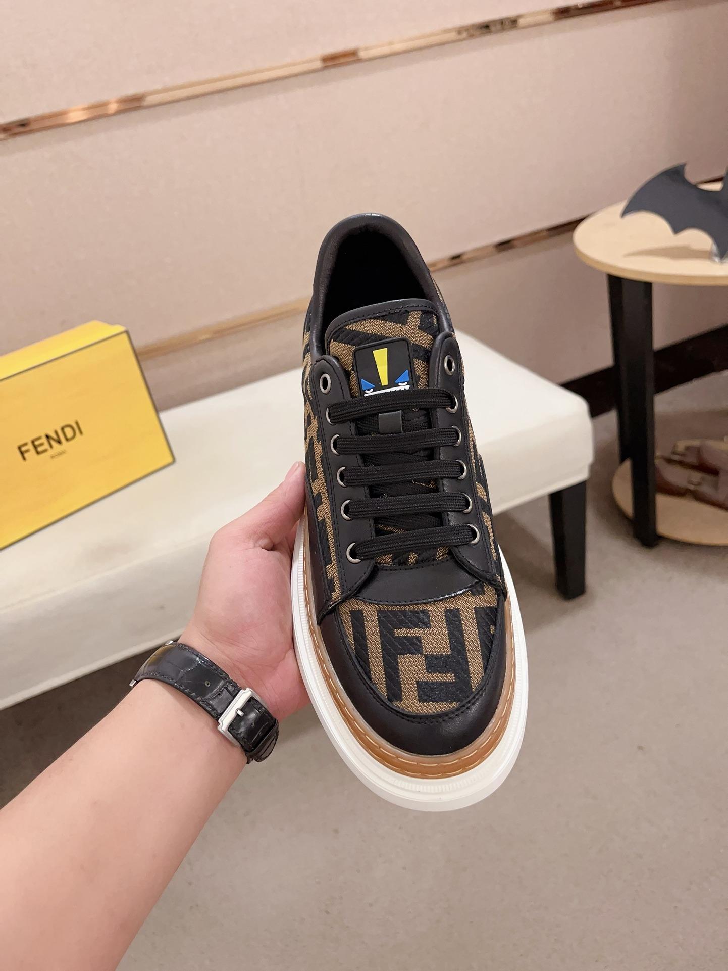 FENDI CASUAL SNEAKERS