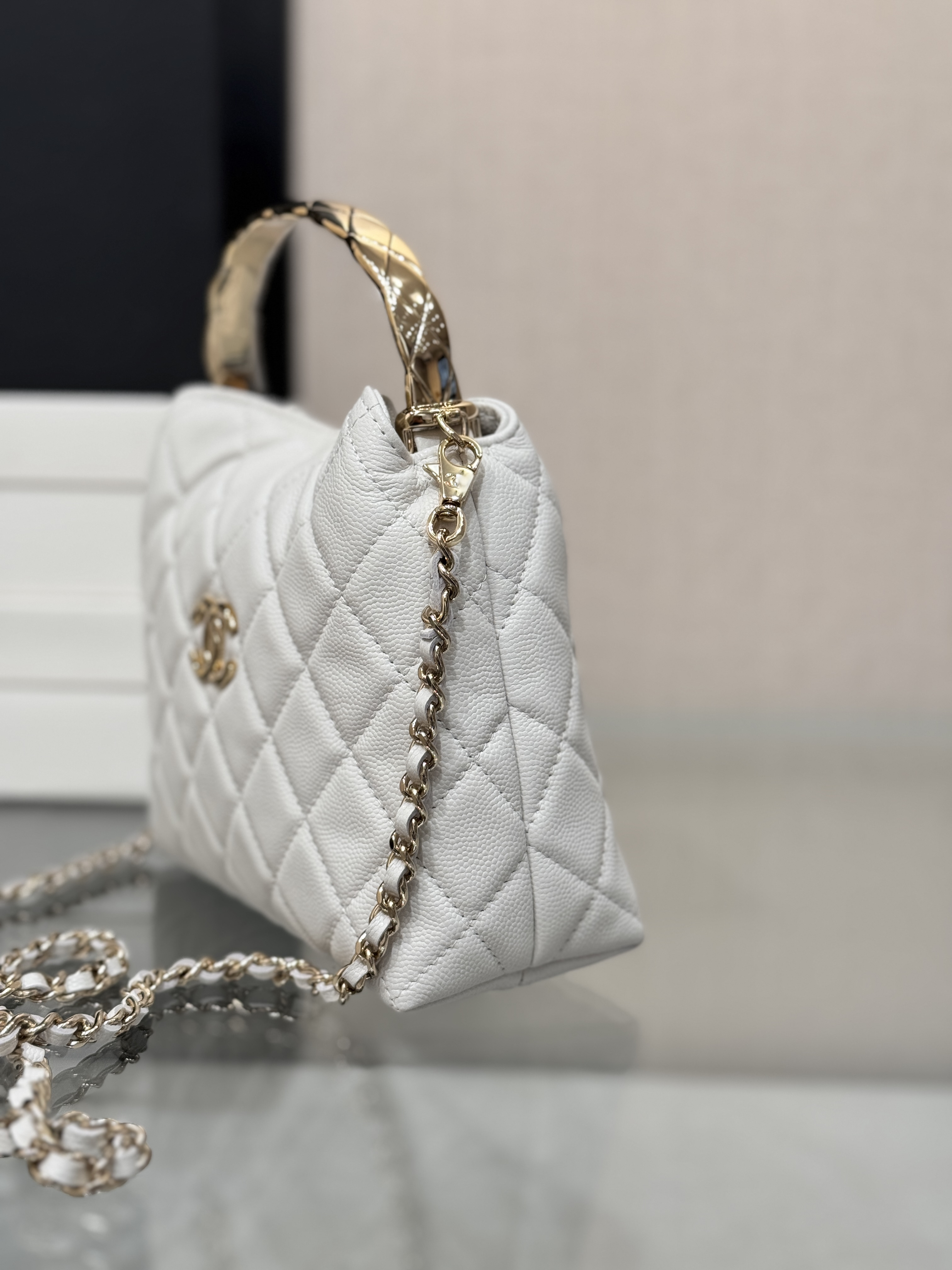 Metal Handle Bucket Bag（White）