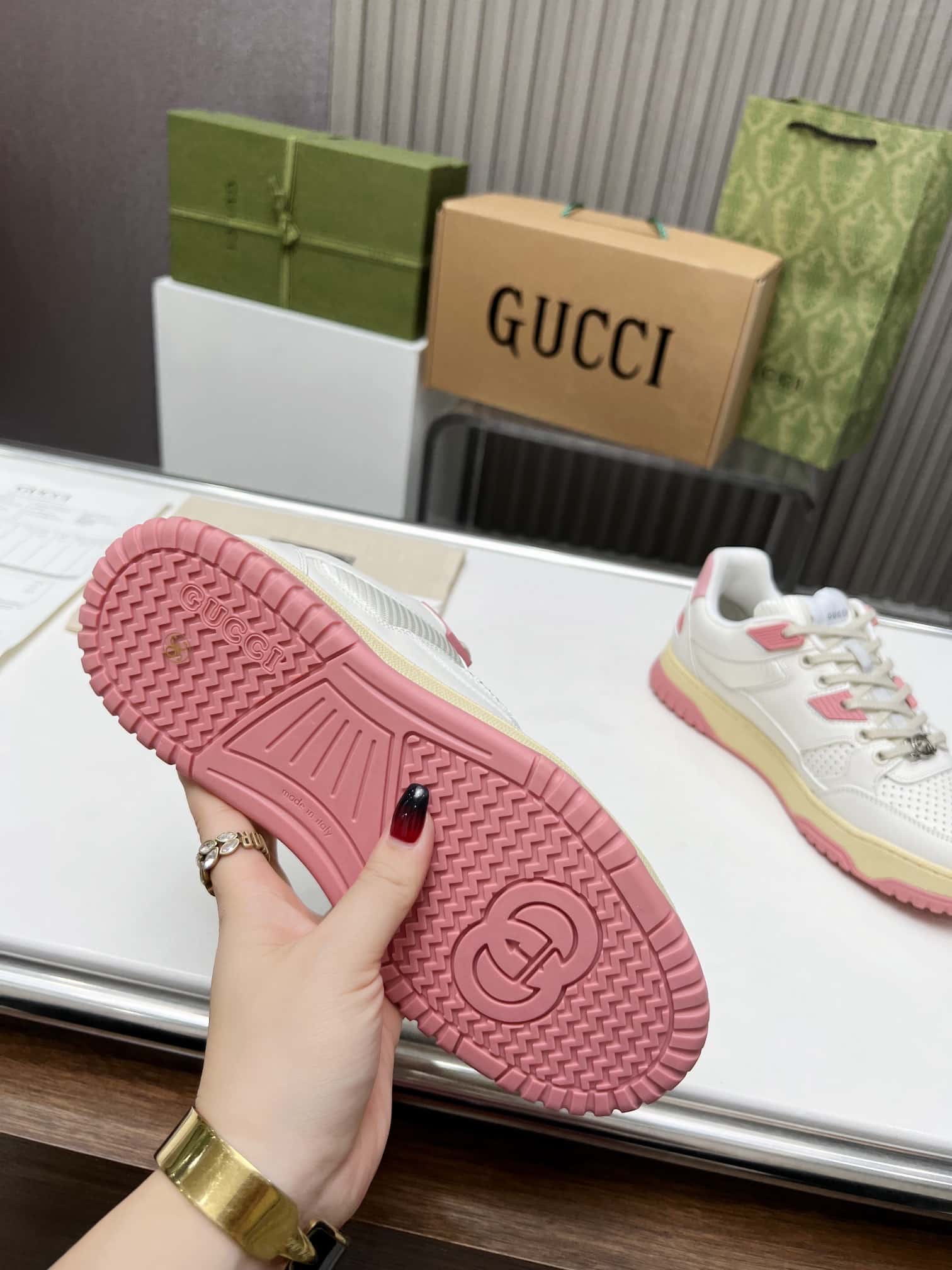 Gucci Women’S Distressed Effect Sneakers Pink