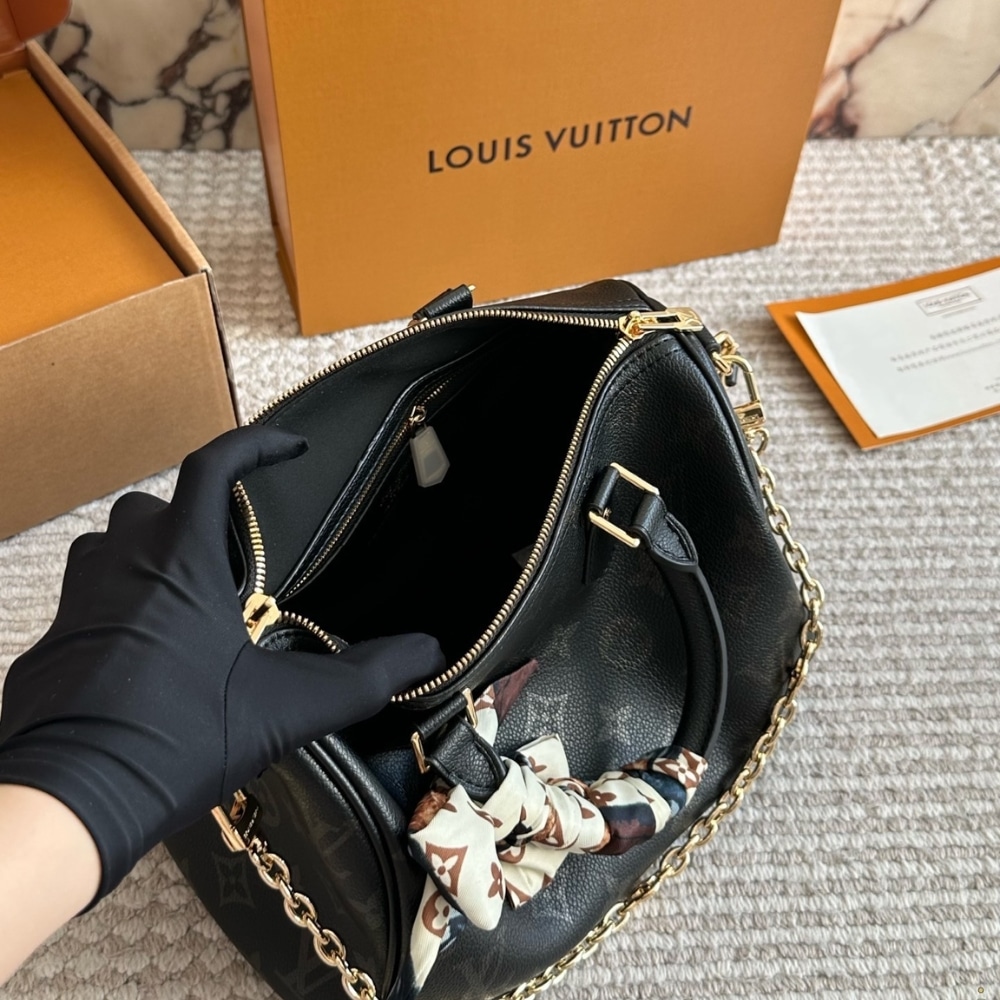 Louis Vuitton Speedy Bandoulière 25 Black 25Cm M26486