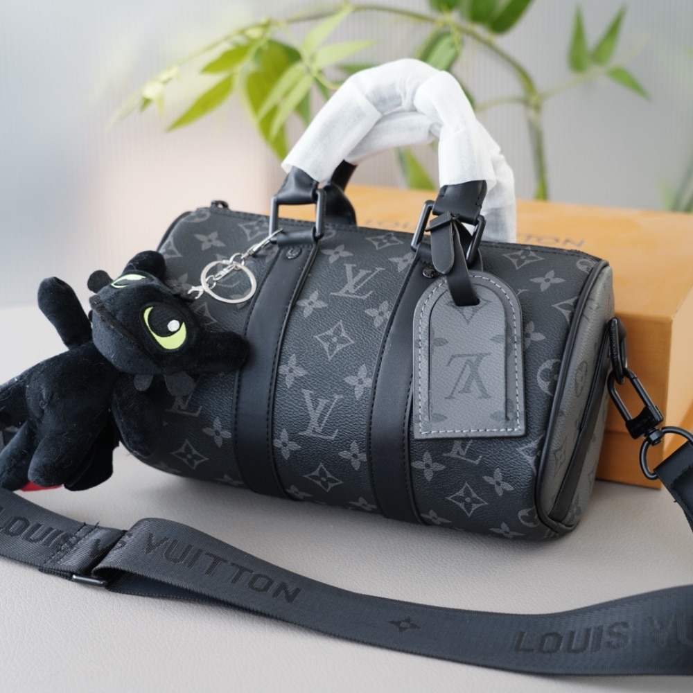 Louis Vuitton Keepall Bandoulière 25 Monogram Eclipse Black 24cm M46271