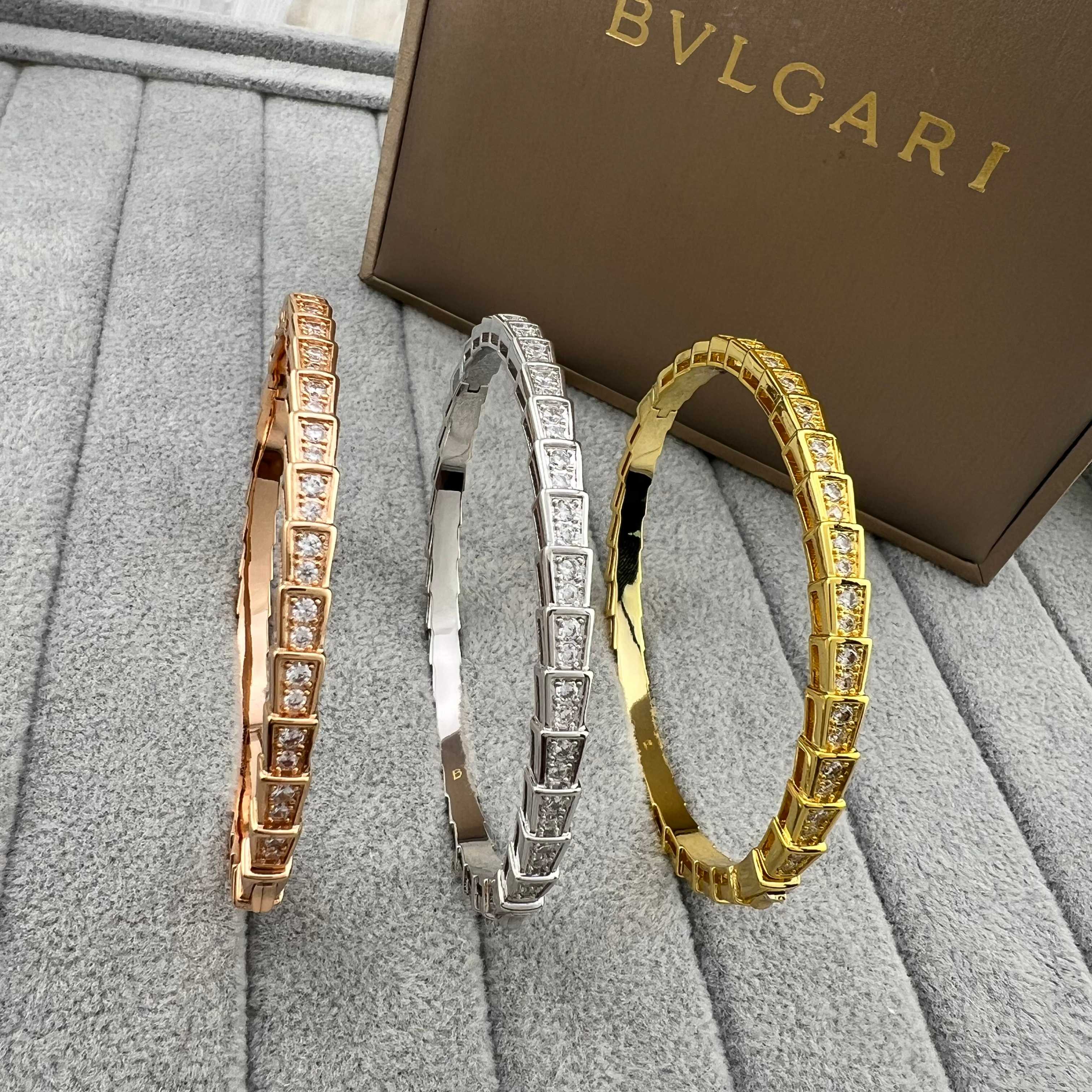 Snake-bone bracelet fully set with diamonds