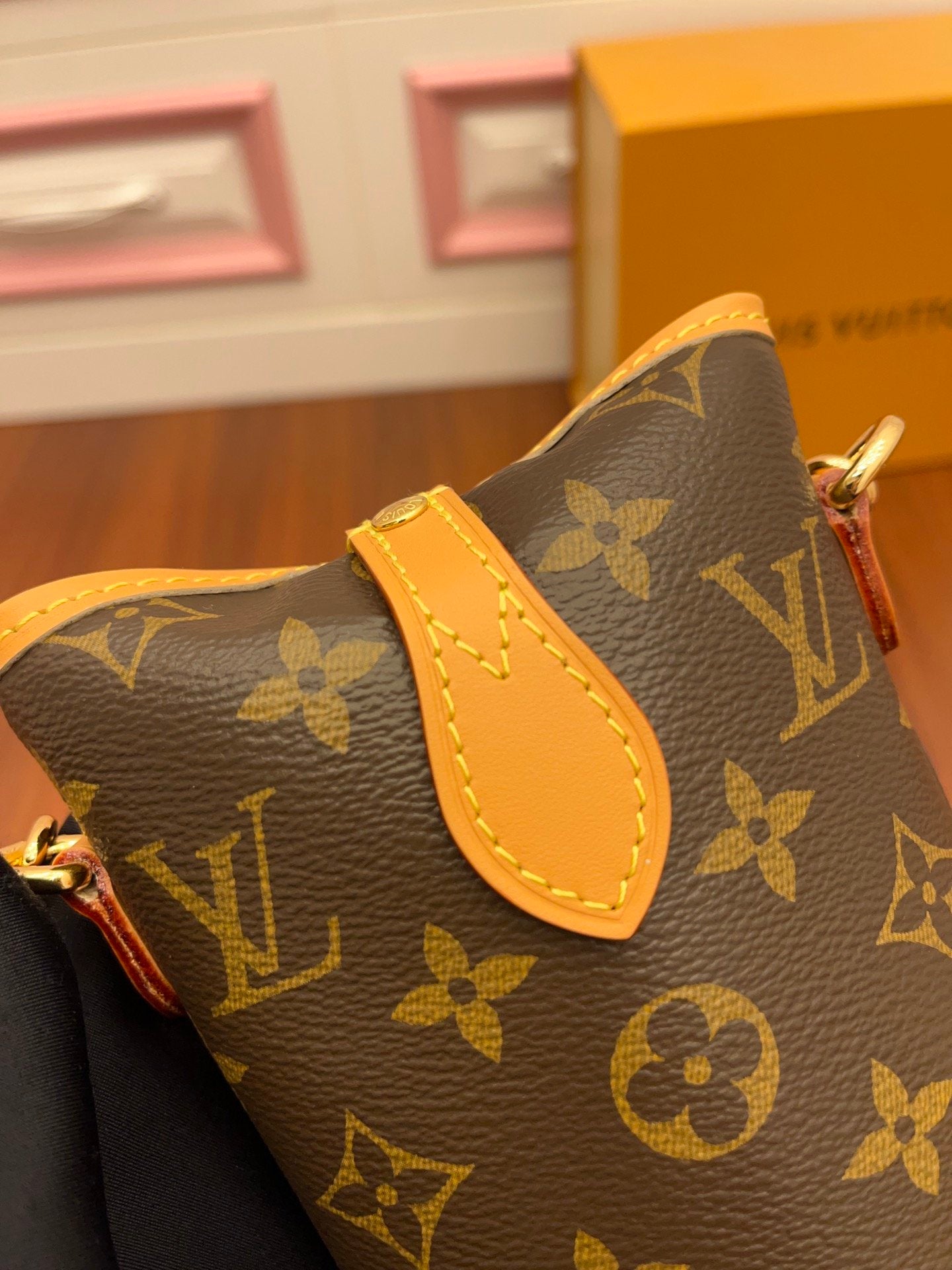 Louis Vuitton Fold Me Pouch 18Cm