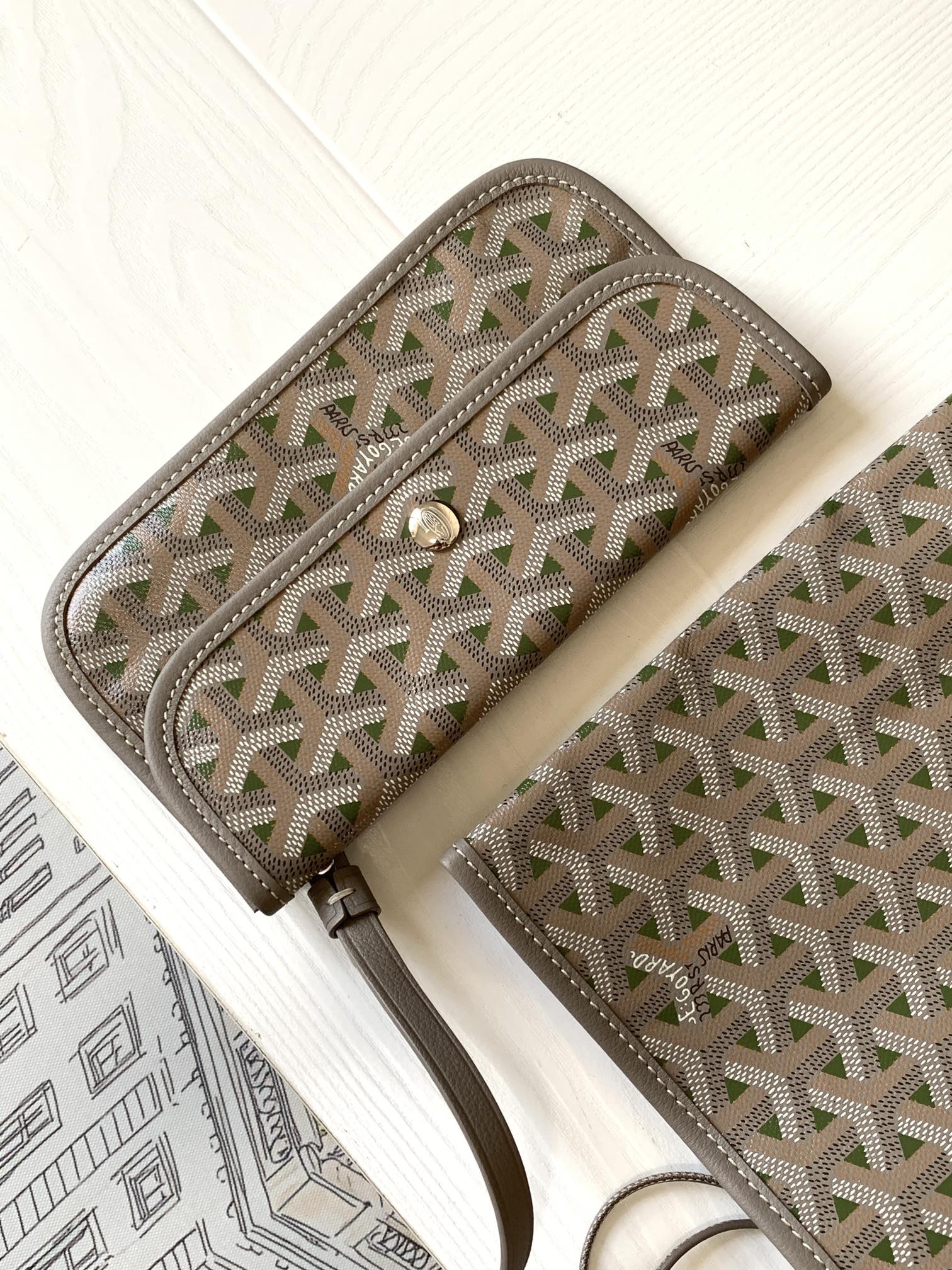Goyard St Louis Pm 48Cm Greige And Green Tote Bag