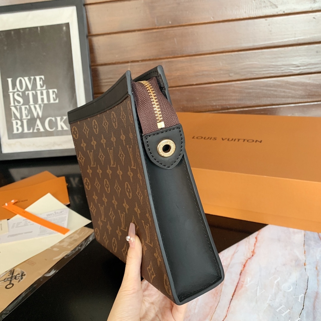 Louis Vuitton Voyage Mm Pochette Monogram Brown 26Cm
