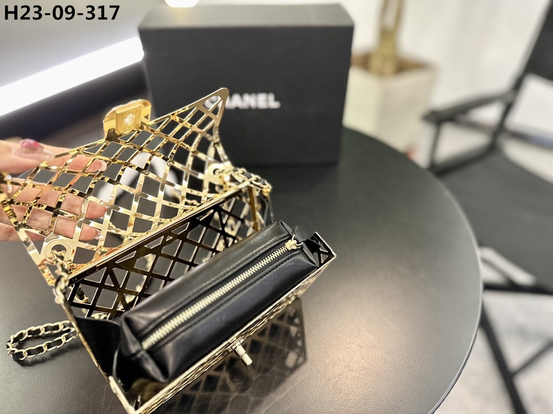 Chanel Metallic Diamond Lined Black Leather Chain Flap Bag Gold 18Cm As2514 B05552 Nc533