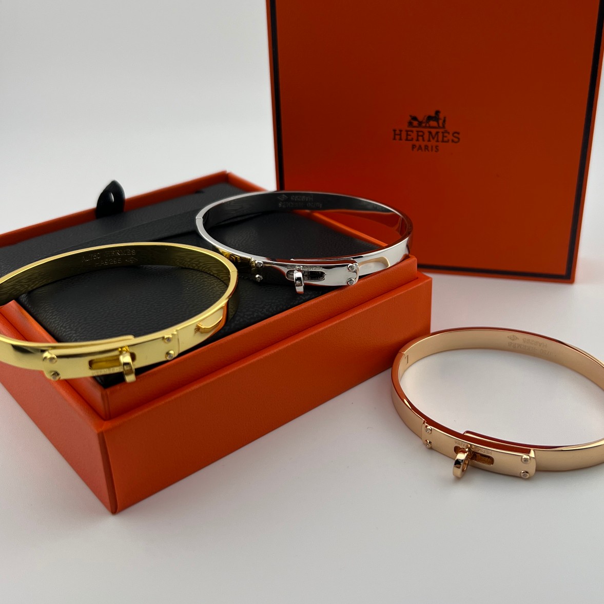Rotating buckle bracelet
