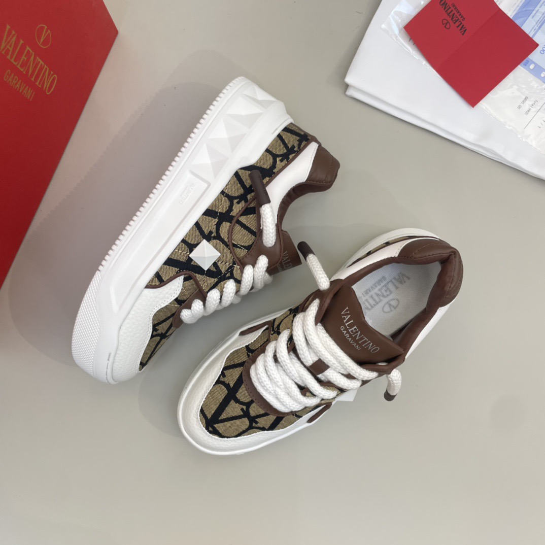 VALENTINO ONE STUD XL LOW-TOP SNEAKER IN NAPPA LEATHER AND TOILE ICONOGRAPHE FABRIC