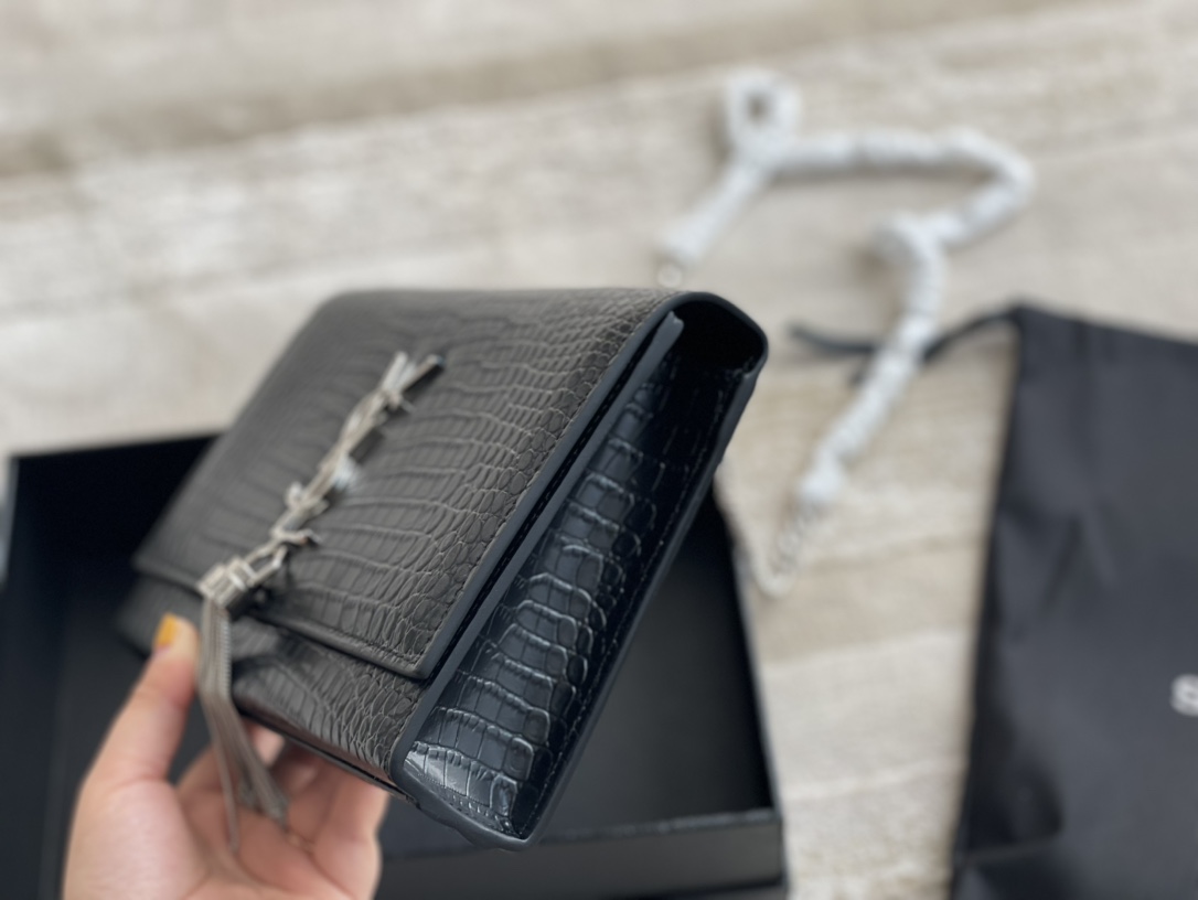 Saint Laurent Kate Small Chain Bag With Tassel In Shiny Leather Black