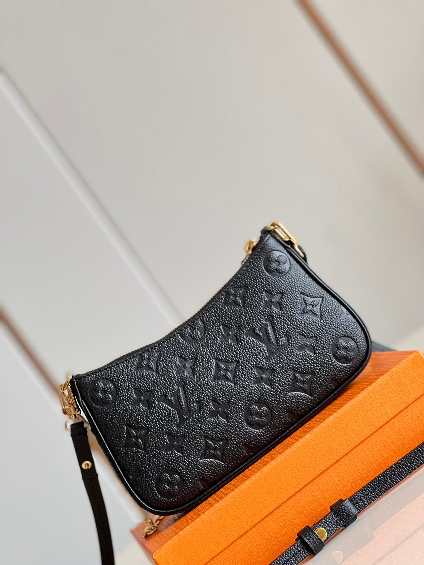Louis Vuitton Easy Pouch On Strap 19Cm Black