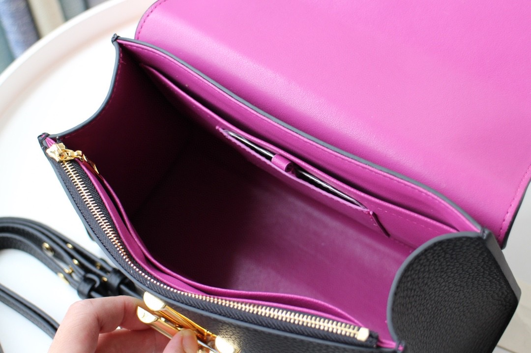 Louis Vuitton Twist One Handle Pm 25Cm Black